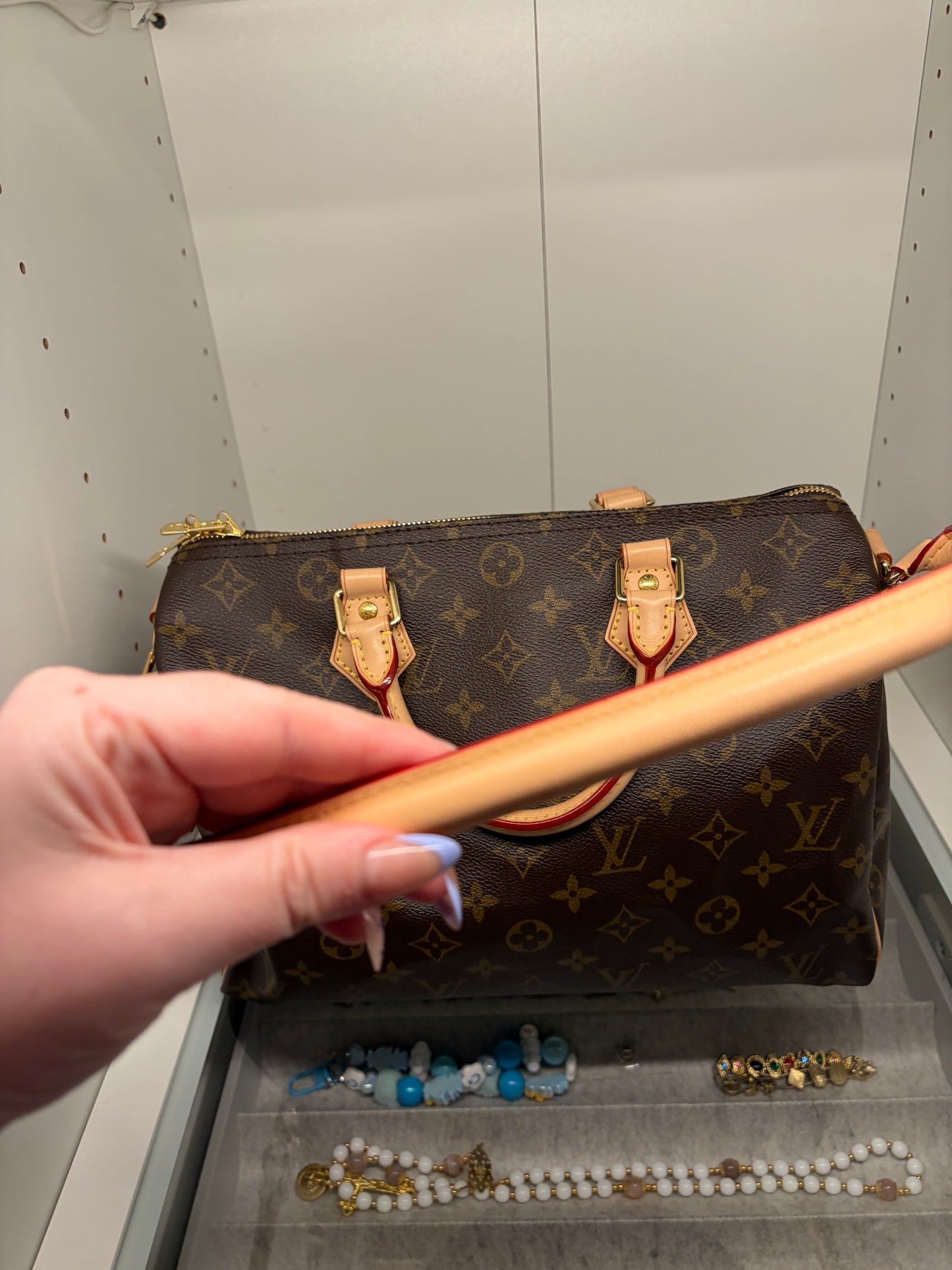 Louis Vuitton Speedy 30 Bandoulière Monogram w/COA Excellent Condition