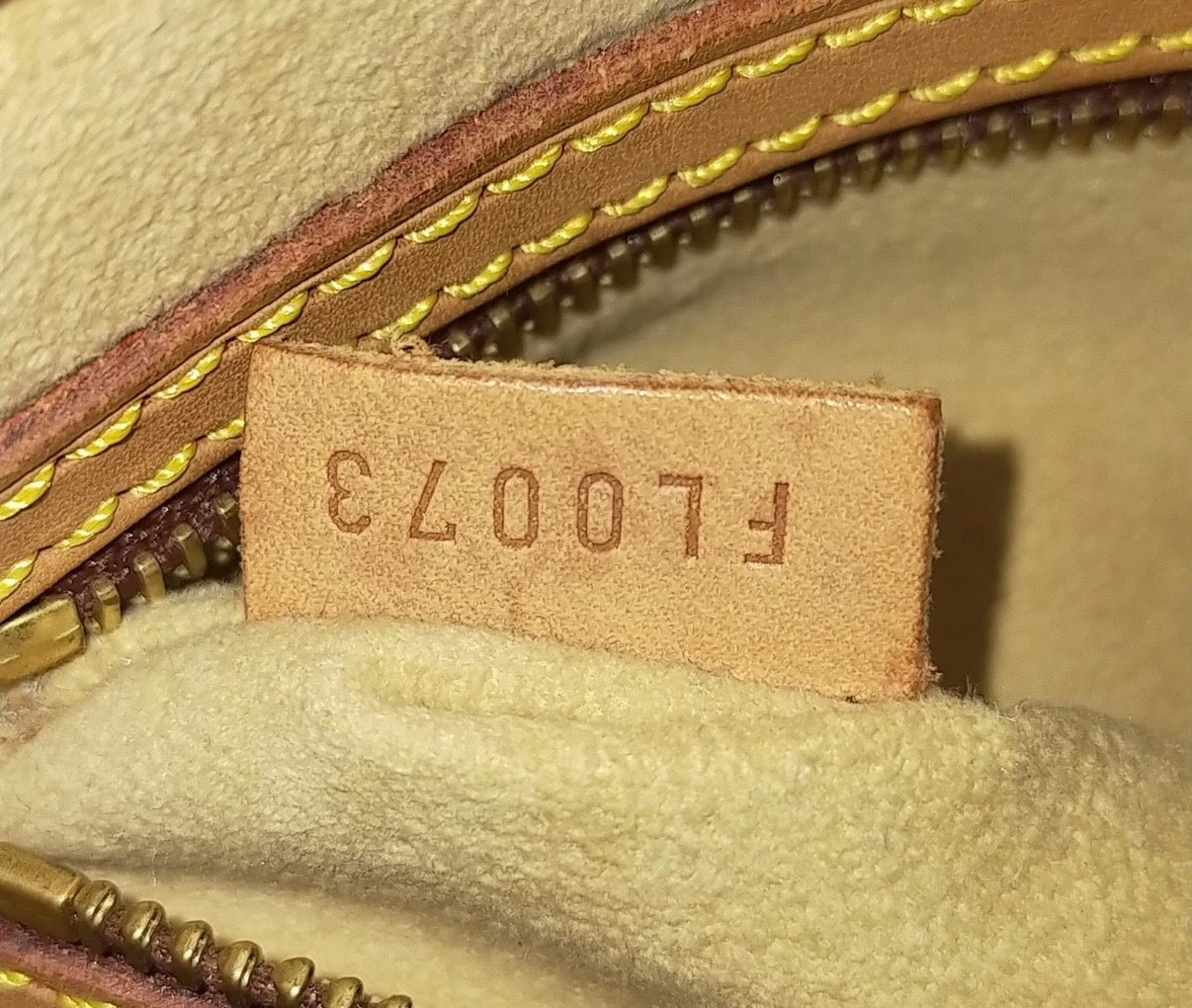 Louis Vuitton Looping MM Monogram Shoulder Bag