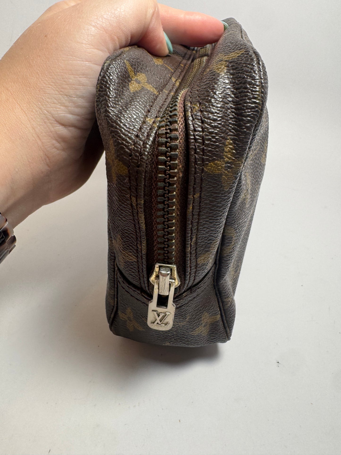 Louis Vuitton Trousse 23 Monogram Toiletry Bag/Makeup Bag