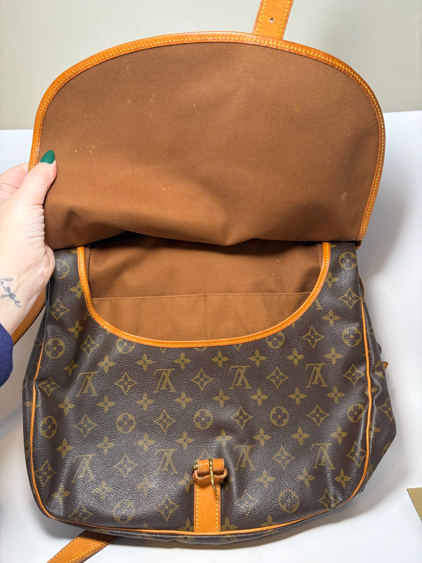 Louis Vuitton Samur 35 Monogram Crossbody