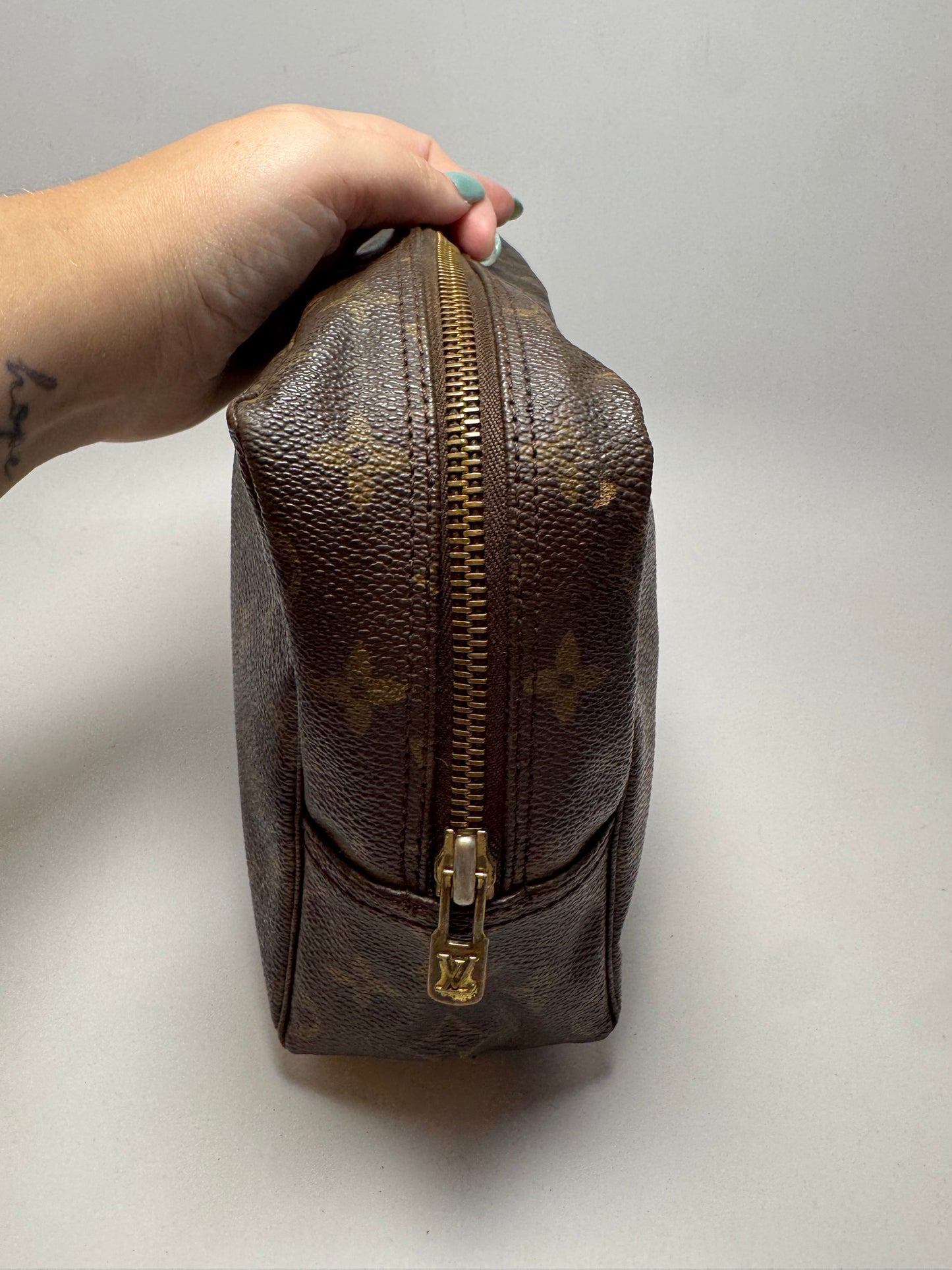 Louis Vuitton Trousse 28 Monogram Makeup Bag/Toiletry Bag