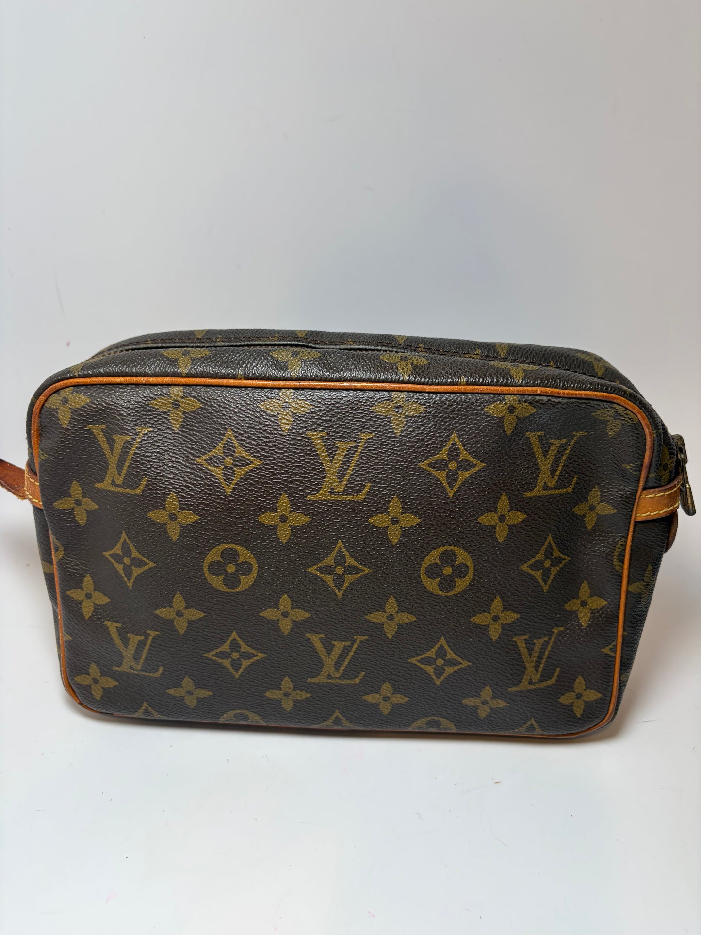 Louis Vuitton Compeigne 23 Monogram Clutch/Toiletry Bag Cosmetic Bag