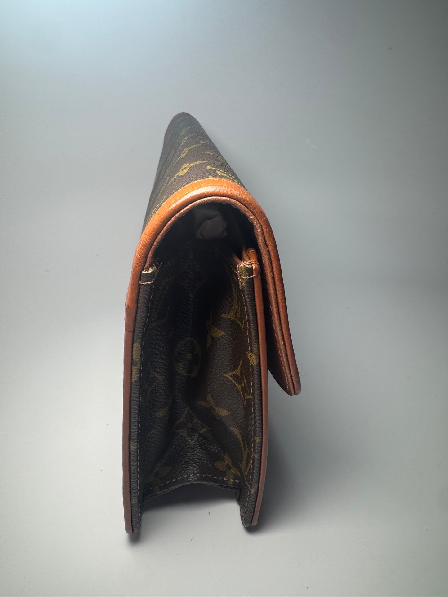 Louis Vuitton Pochette Dame Monogram Clutch