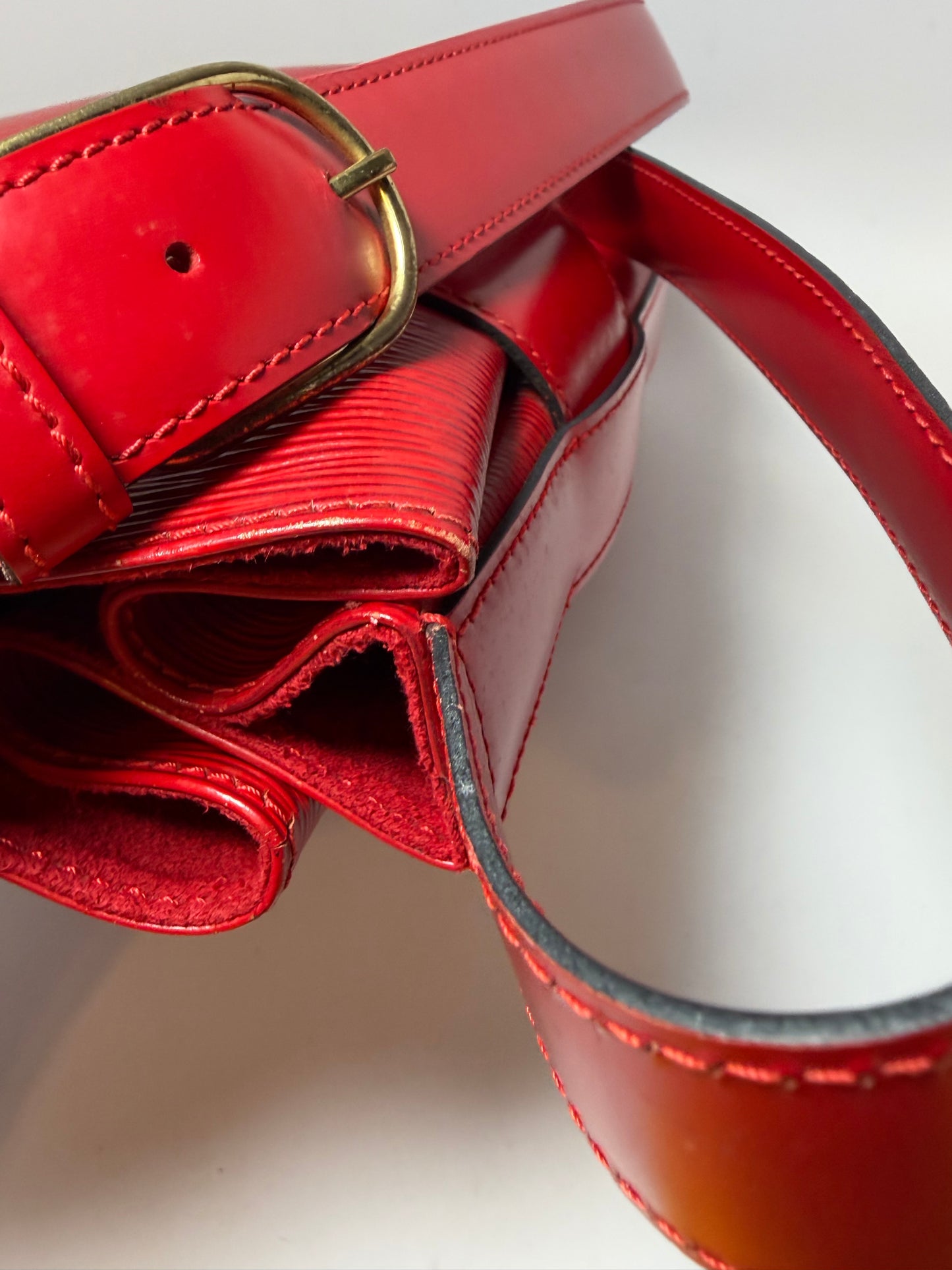 Louis Vuitton Sac D’Epaule GM Castillan Red Epi Leather Shoulder Bag