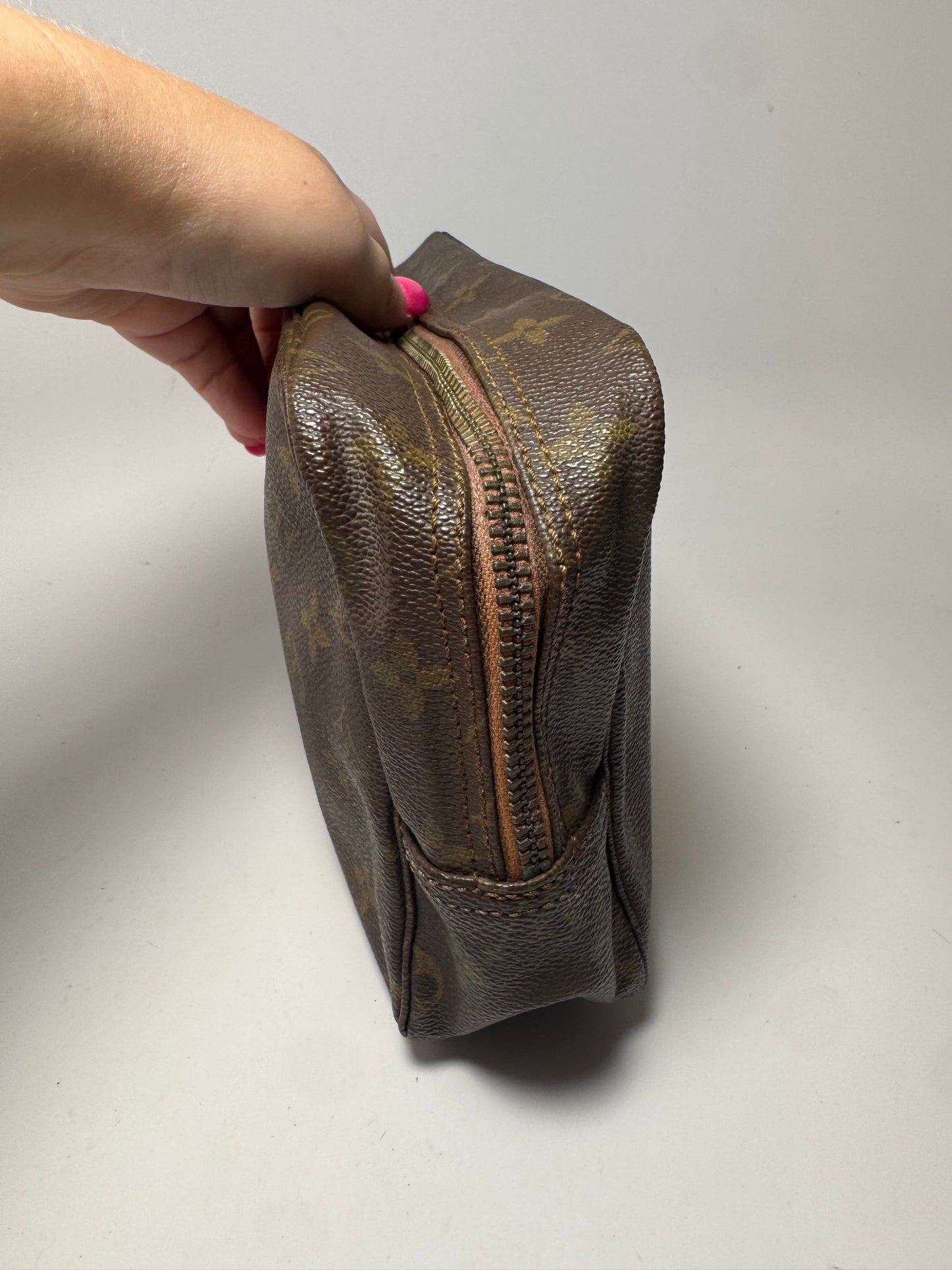 Louis Vuitton Trousse 28 Monogram Toiletry Pouch