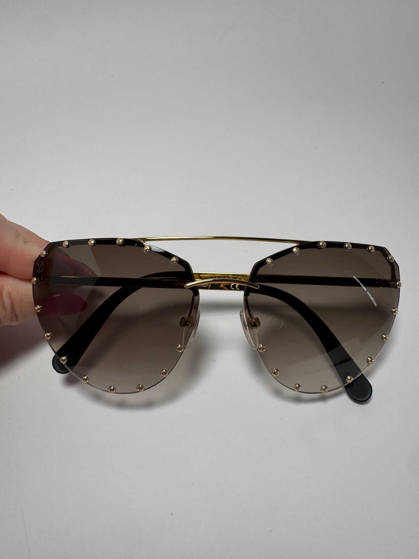Louis Vuitton The Party Aviator Sunglasses – Gradient Brown with Gold Accents