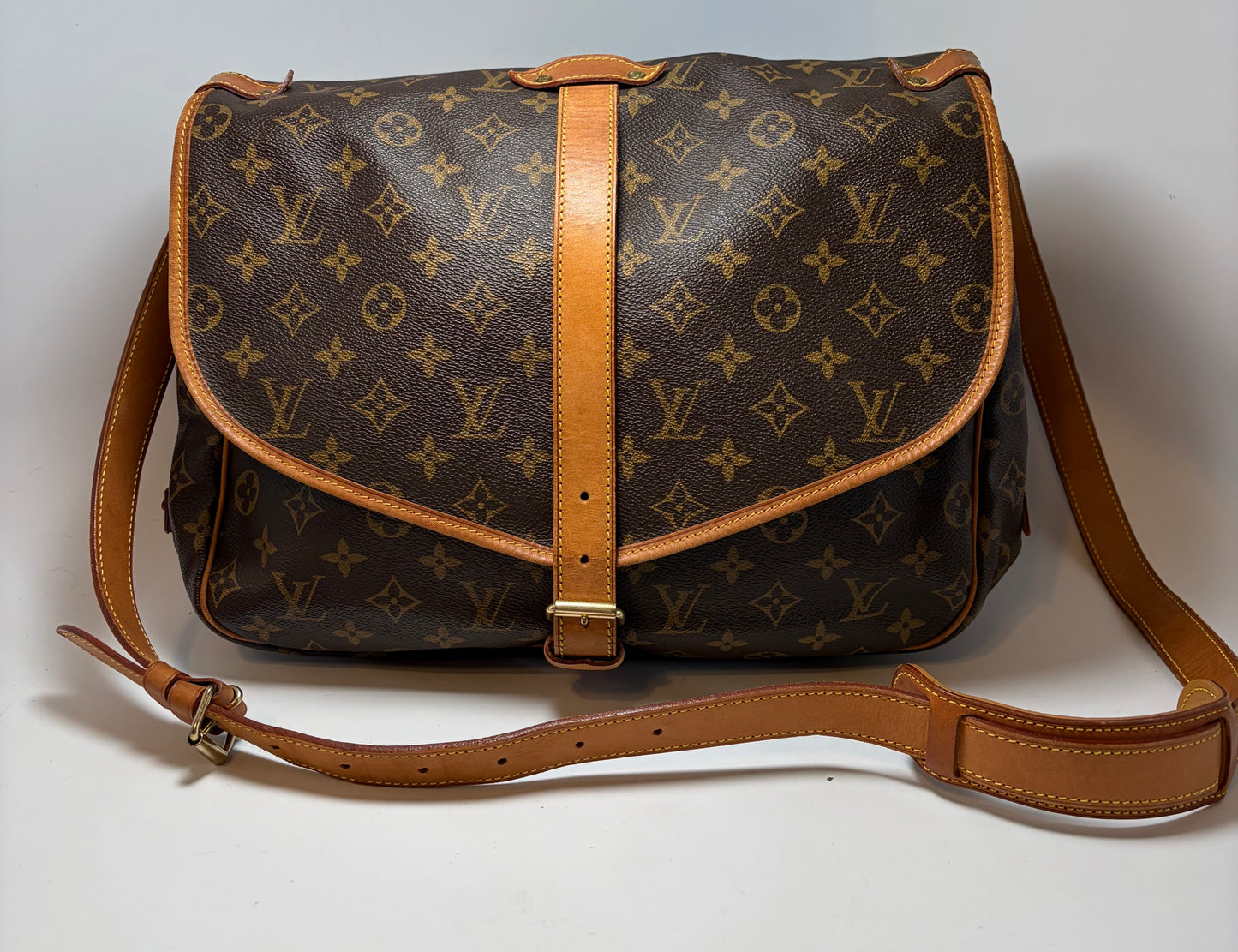 Louis Vuitton Saumur 35 Monogram Crossbody/Shoulder Bag