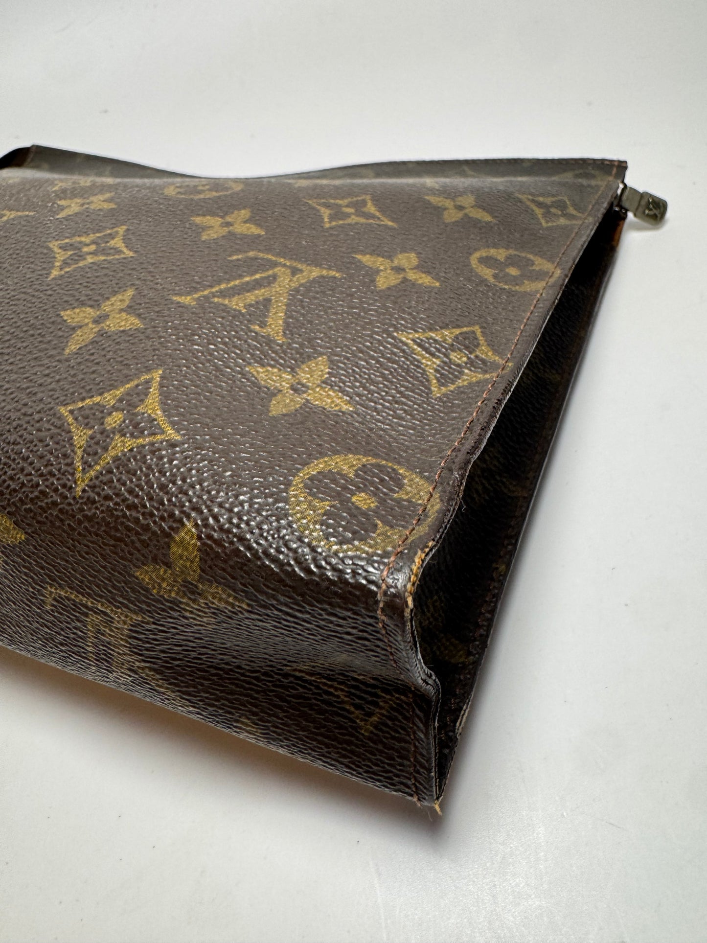Louis Vuitton Toiletry Pouch 26 Monogram