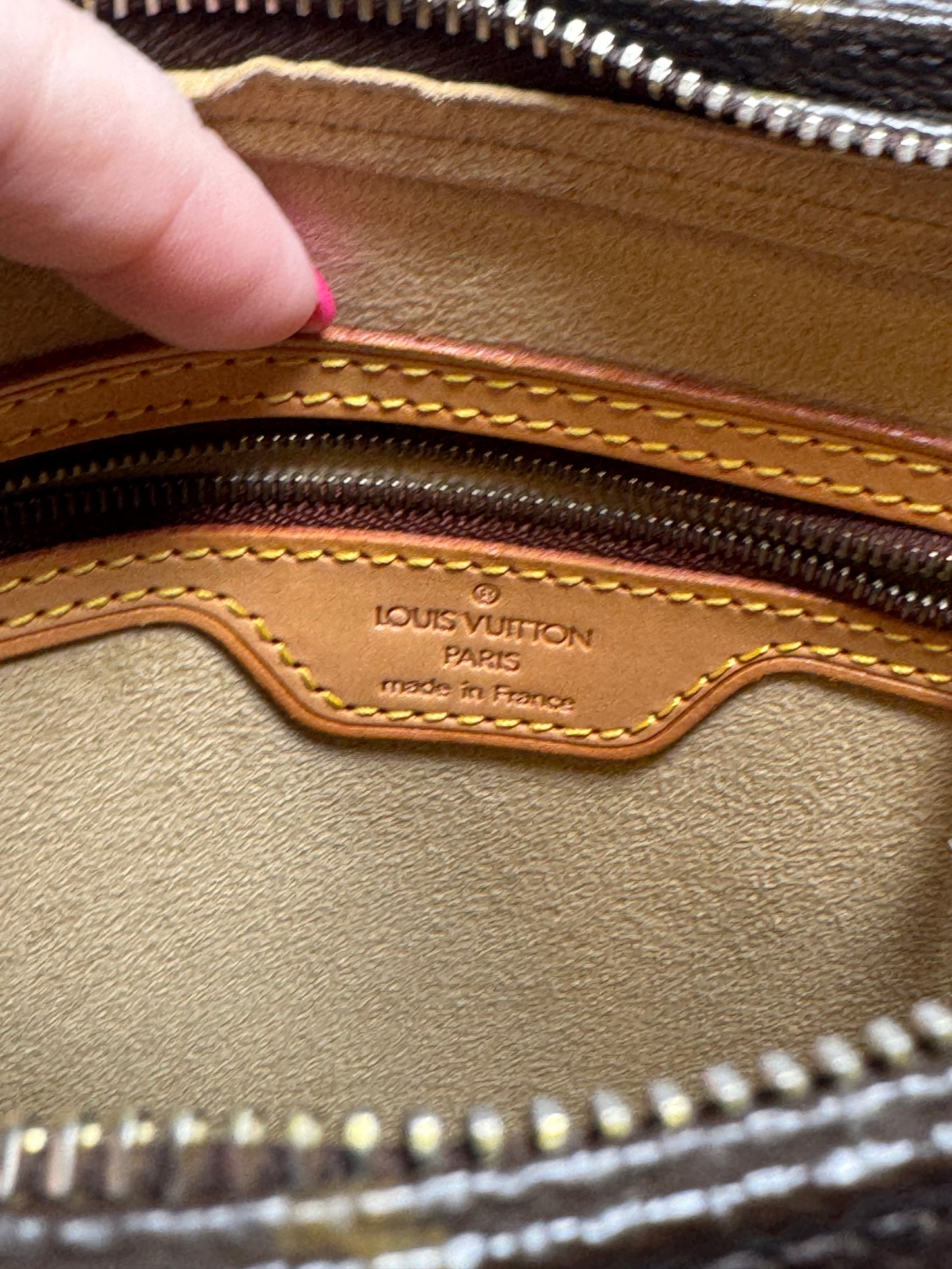 Louis Vuitton Looping MM Monogram Shoulder Bag