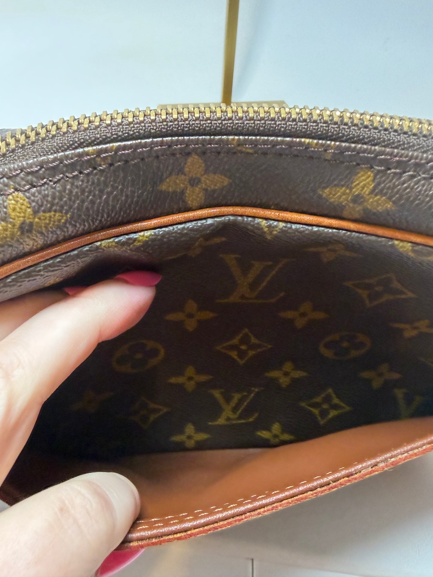 Louis Vuitton Trocadero 27 Monogram Crossbody