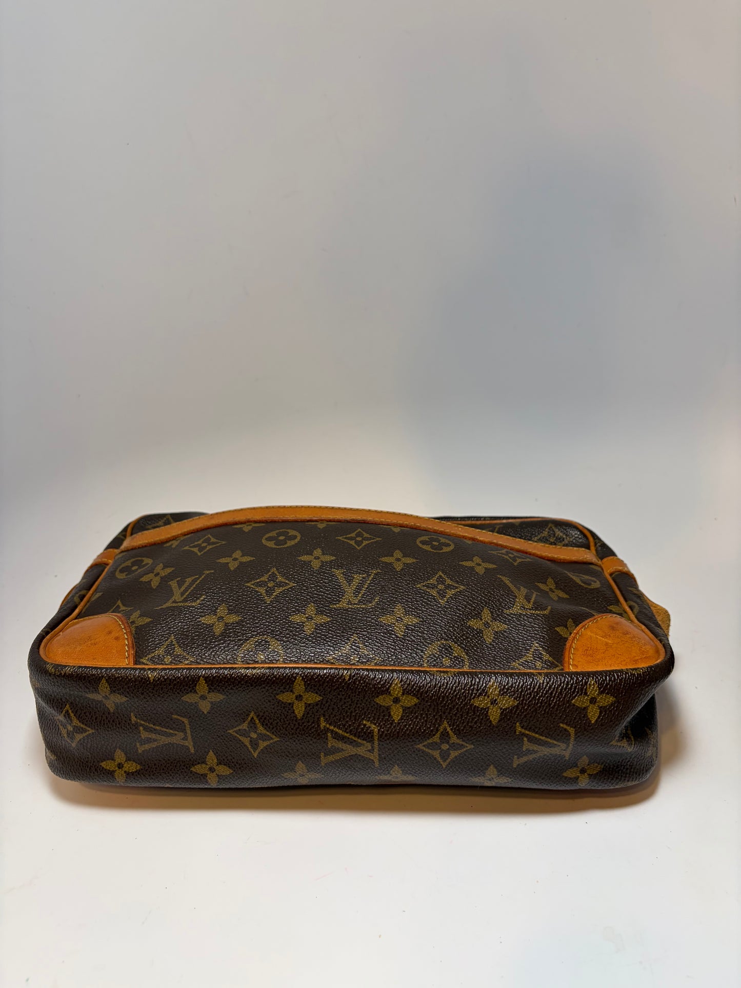 Louis Vuitton Compeigne 28 Monogram Clutch/Pouch