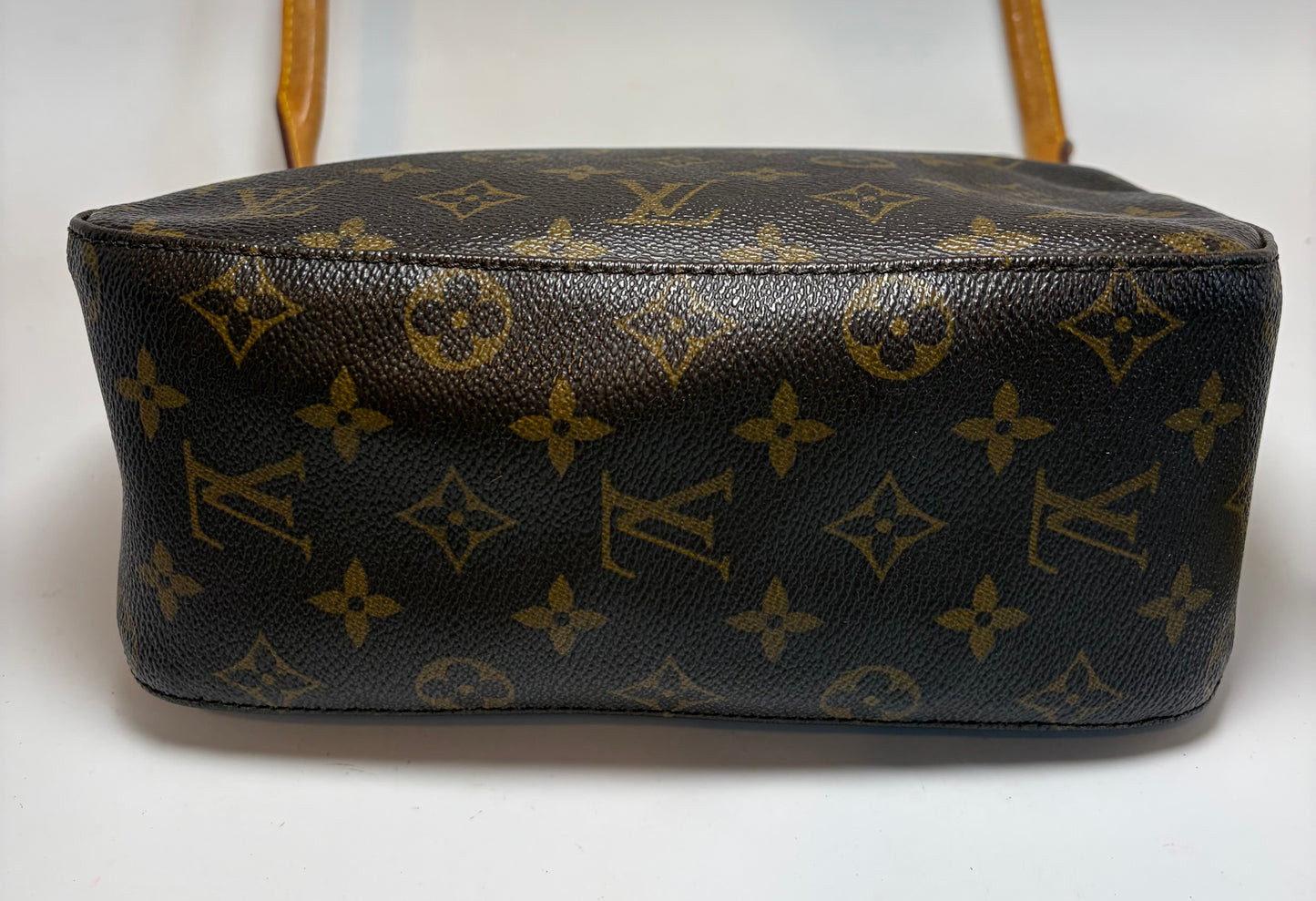 Louis Vuitton Looping MM Monogram Shoulder Bag