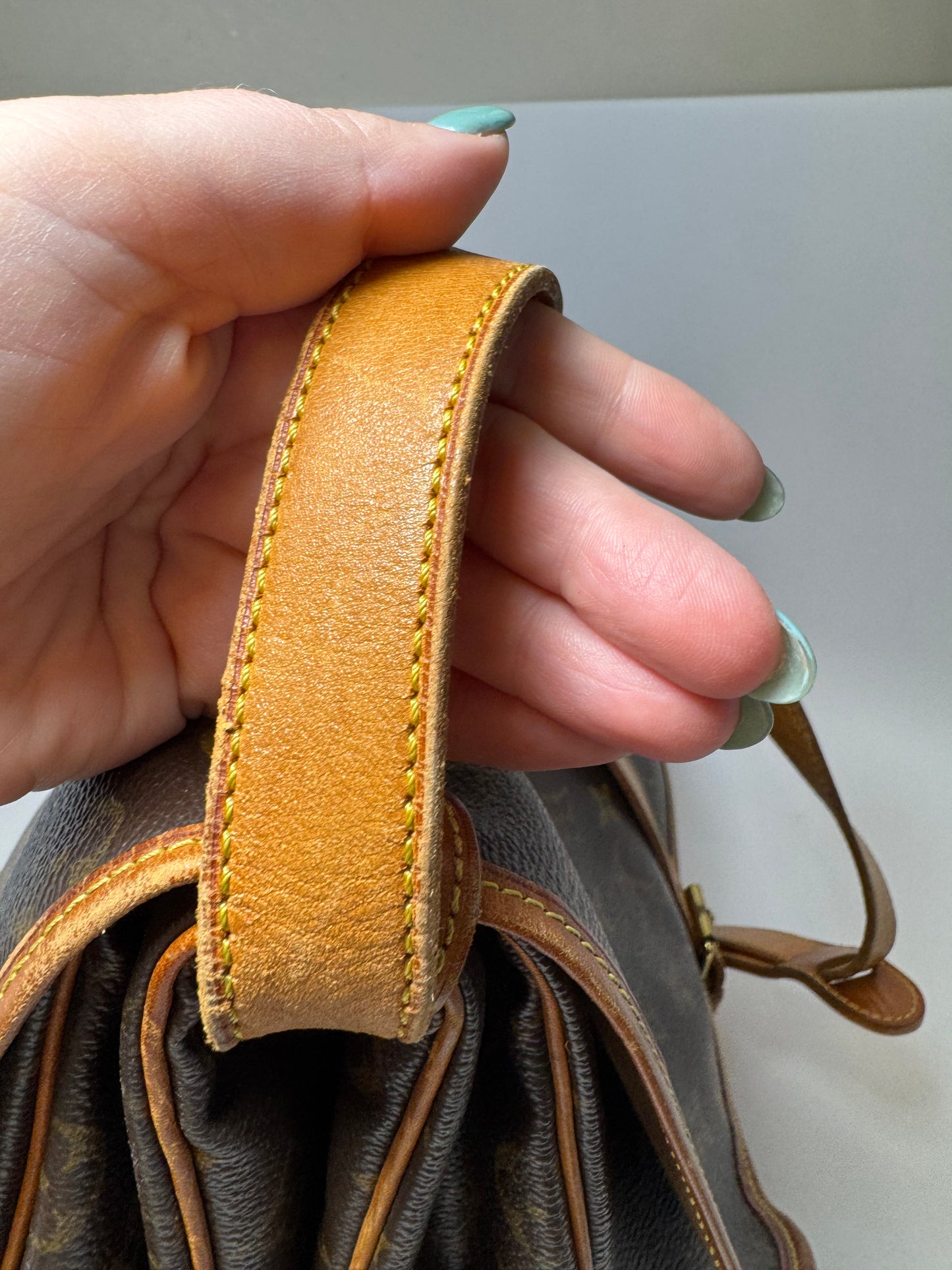 Louis Vuitton Saumur 35 Monogram Crossbody/Shoulder Bag
