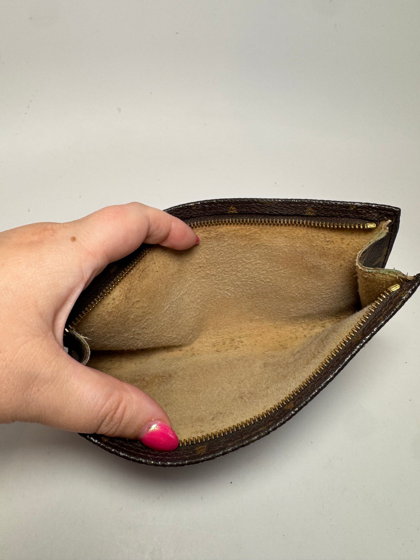 Louis Vuitton Bucket GM Toiletry Bag Monogram w/Certificate of Authenticity