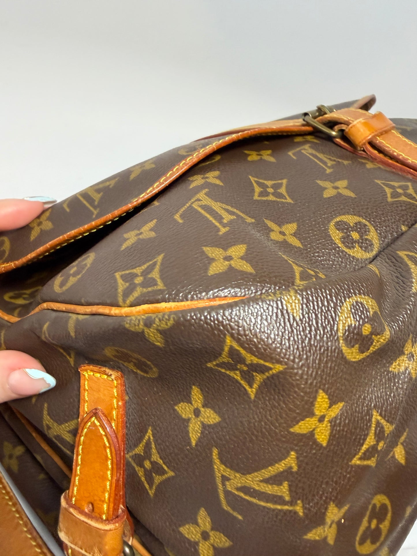 Louis Vuitton Saumur 35 monogram crossbody/shoulder bag