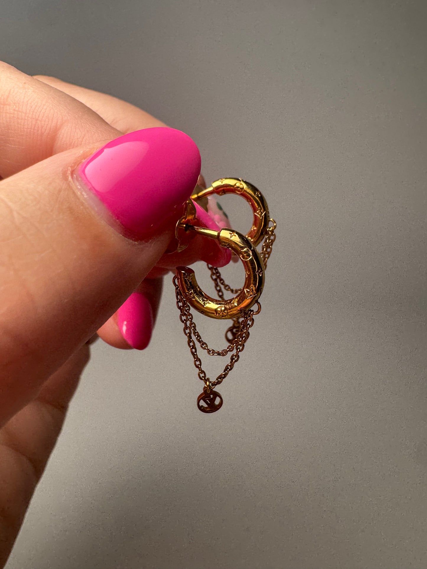 Louis Vuitton Boucle D'oreille Mini Hoop Nanogram Gold Hoop Chain Earrings