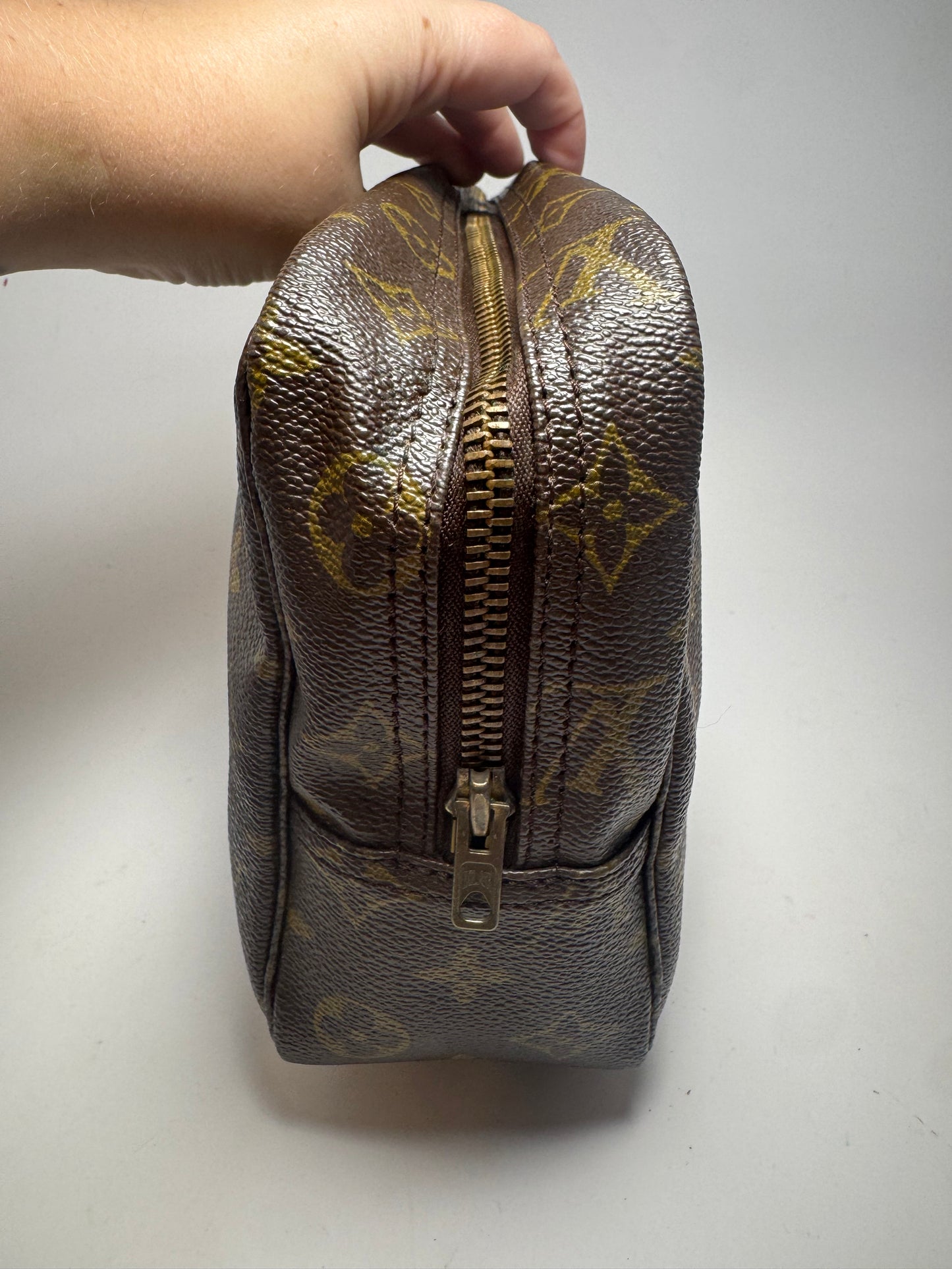 Louis Vuitton Trousse 28 Monogram Makeup Bag/Toiletry Bag