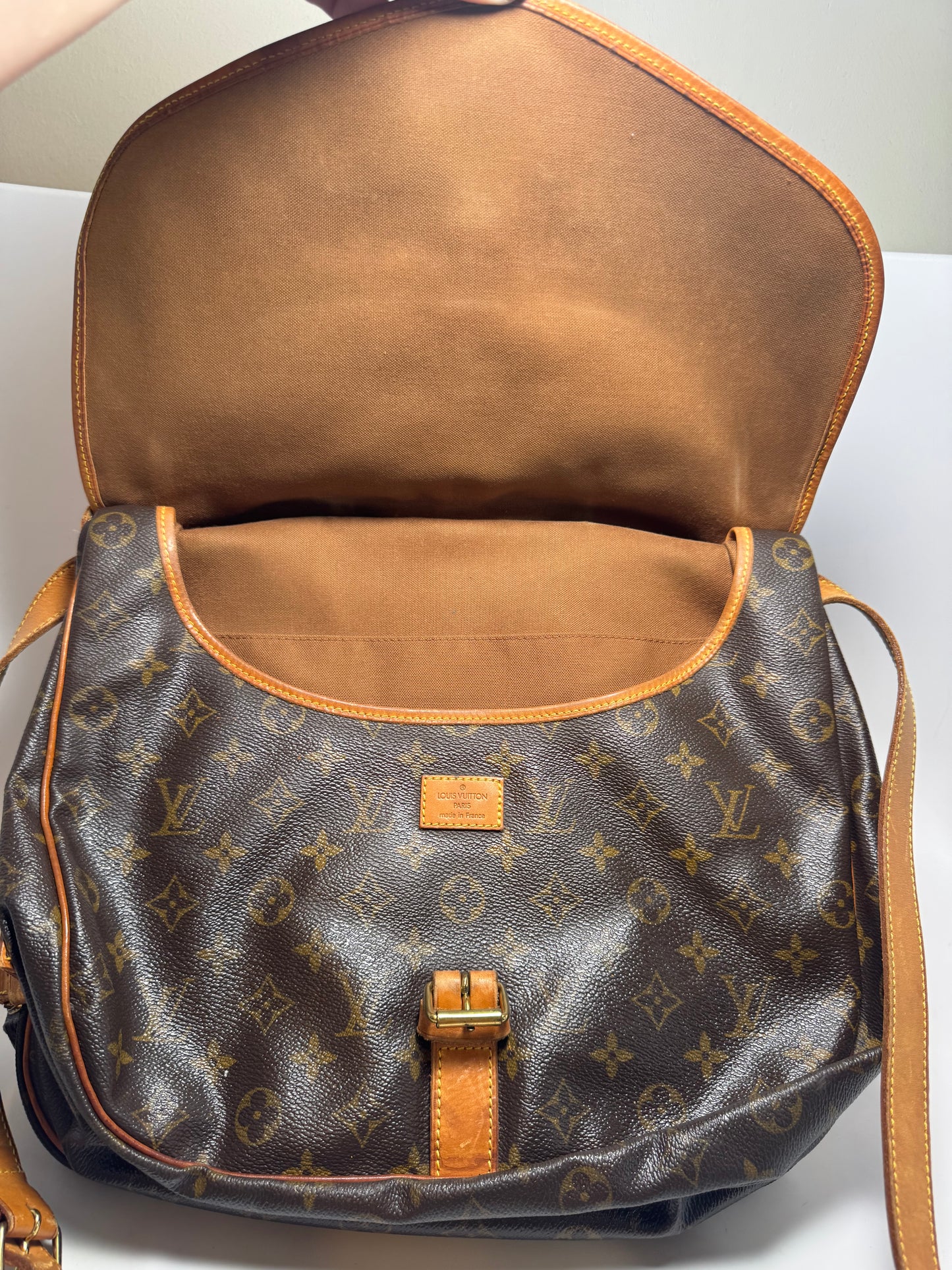 Louis Vuitton Saumur 35 Monogram Crossbody/Shoulder Bag