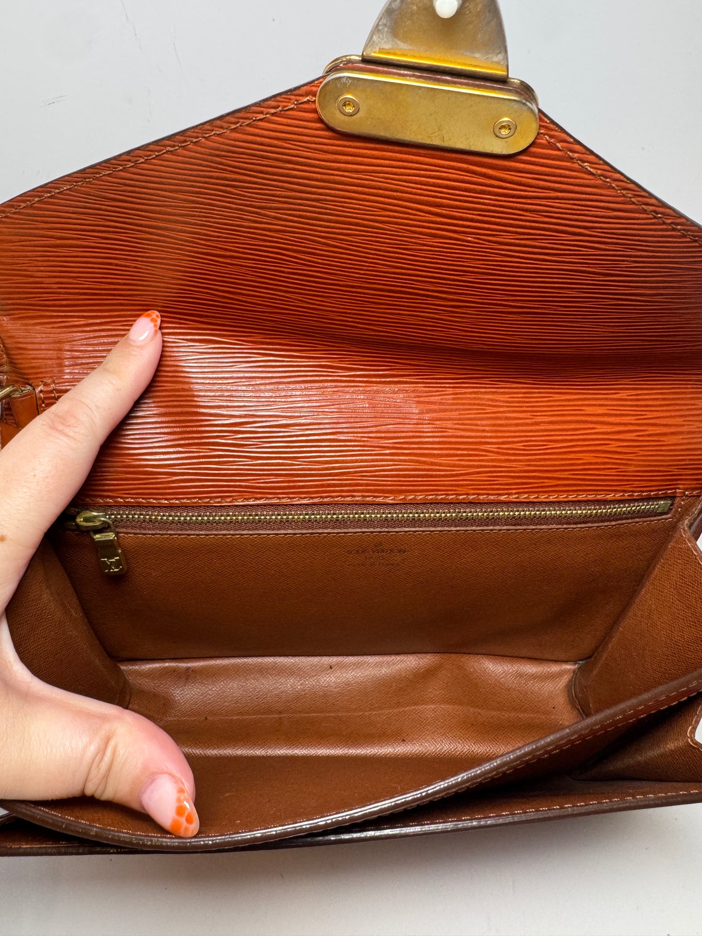 Louis Vuitton Epi Leather Serie Draggone Clutch - Fair condition
