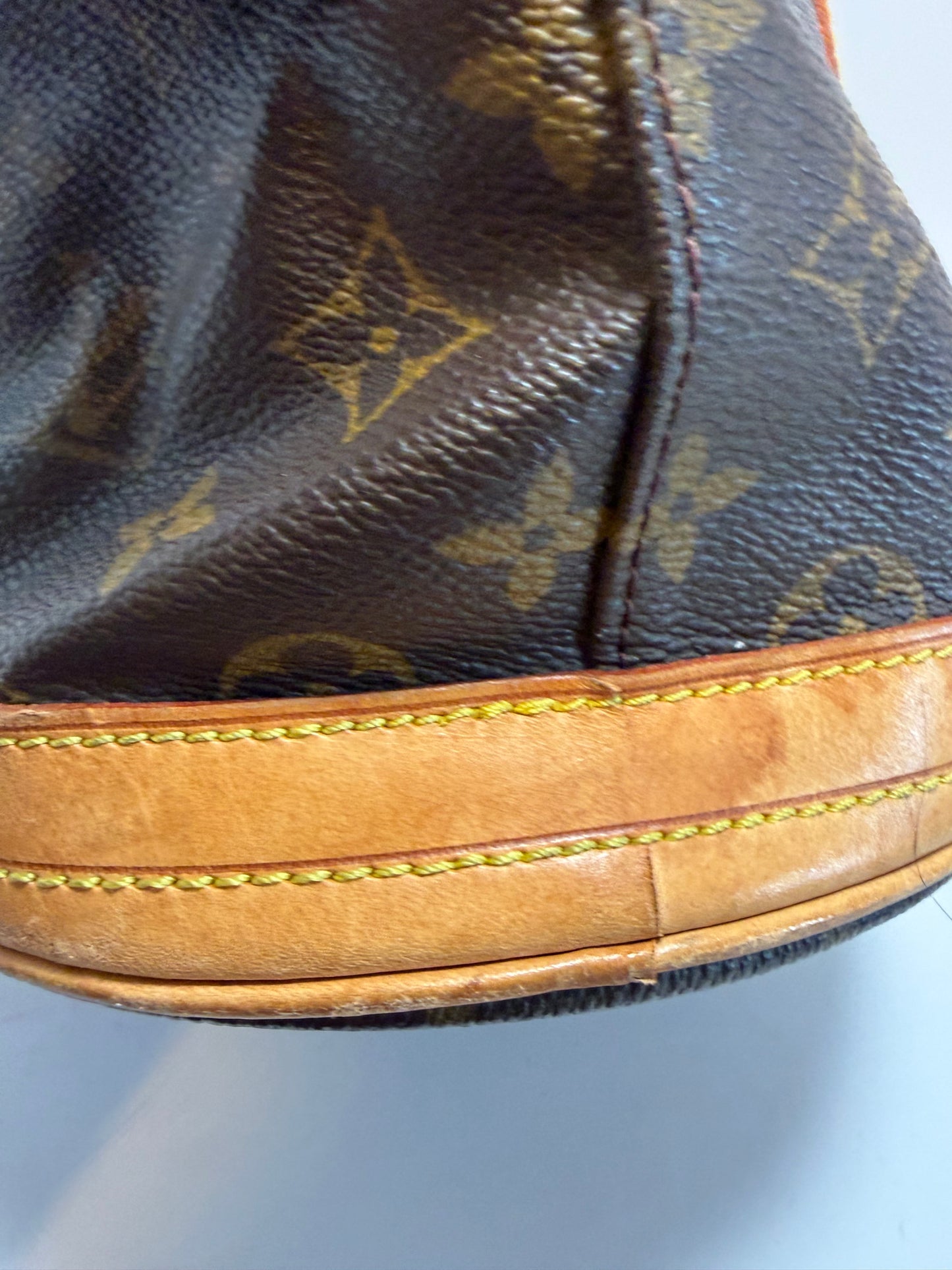 Louis Vuitton Bucket GM Tote Monogram Shoulder Bag