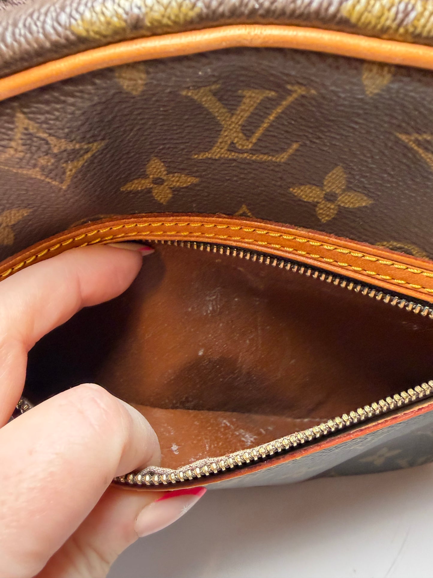 Louis Vuitton Senlis Monogram Shoulder Bag/Crossbody Bag
