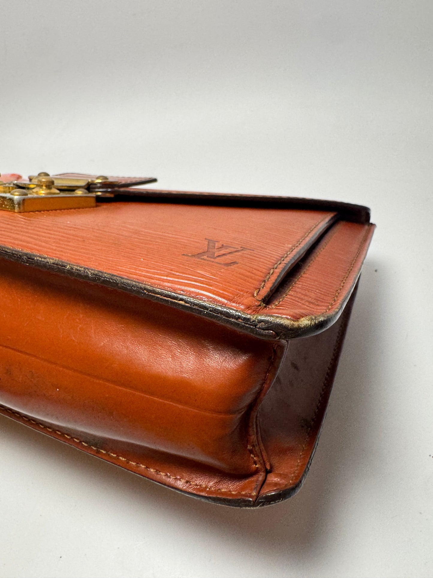 Louis Vuitton Epi Leather Serie Draggone Clutch - Fair condition