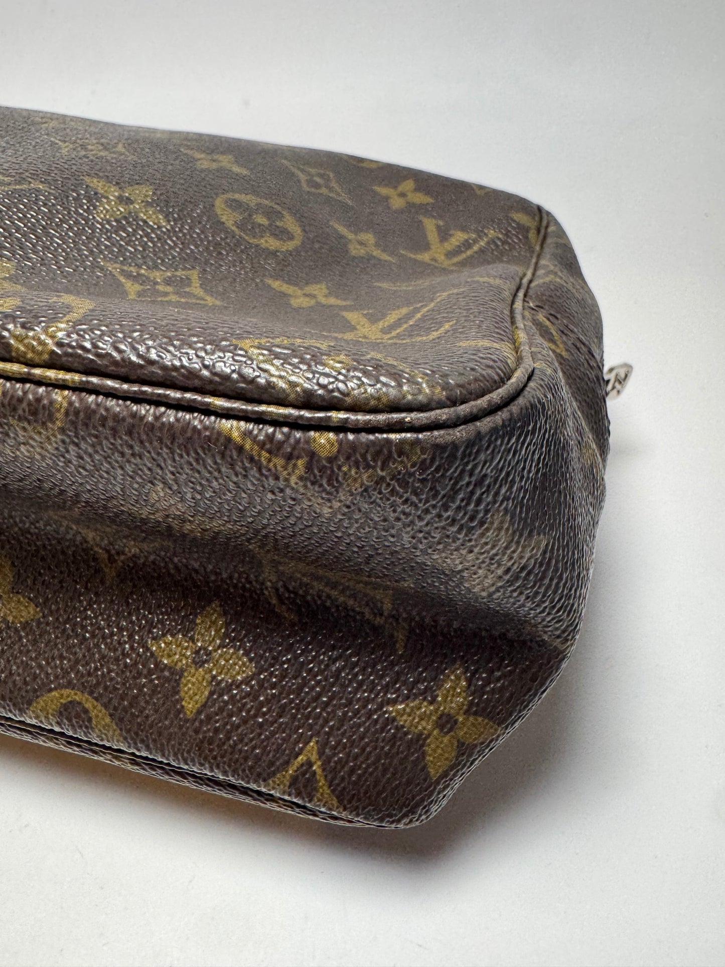 Louis Vuitton Trousse 28 Monogram Toiletry Bag/Makeup Pouch