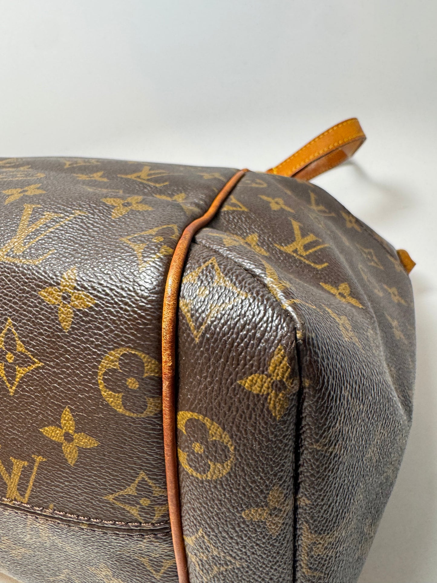 Louis Vuitton Totally MM Monogram Tote
