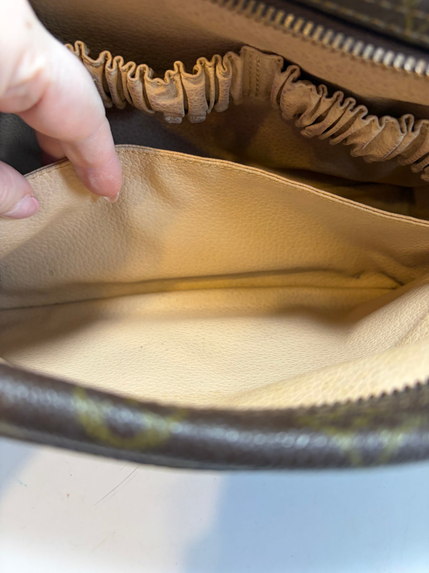 Louis Vuitton Trousse 28 Monogram Pouch/Toiletry Bag