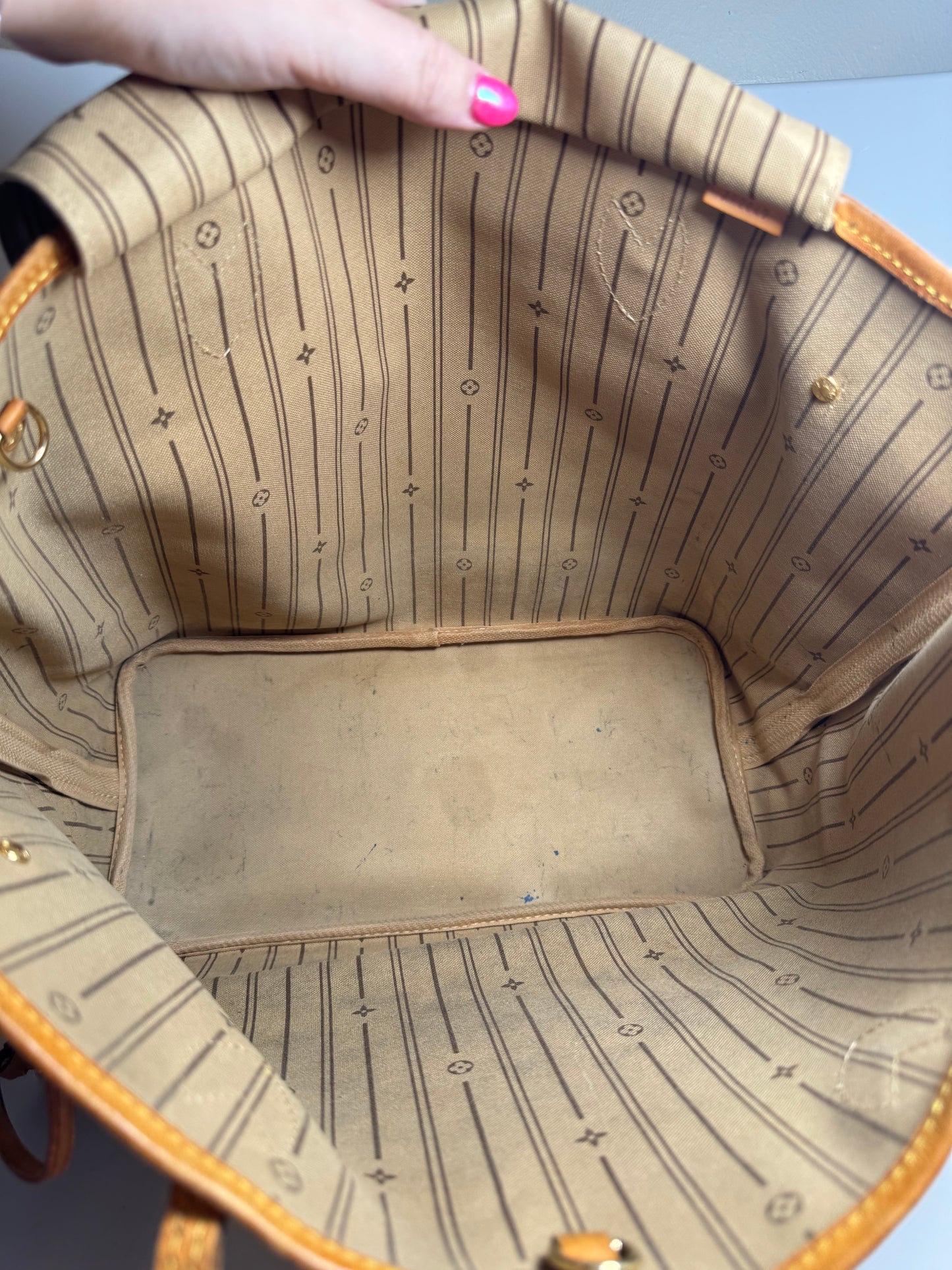 Louis Vuitton Neverfull MM Monogram Tote Bag