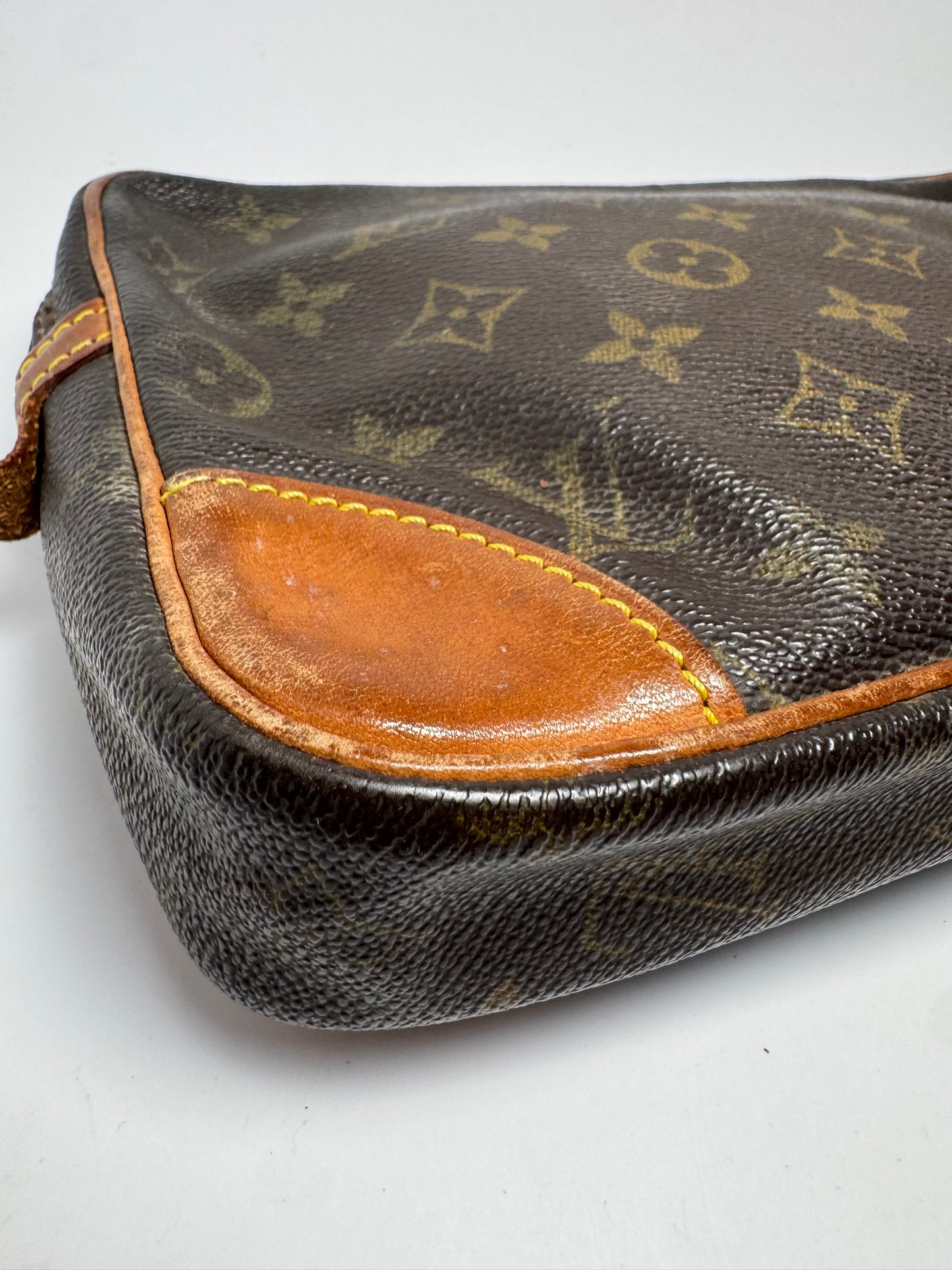 Louis Vuitton Marly Draggone Clutch/Pouch W/Wristlet Monogram Made in France in February 2001