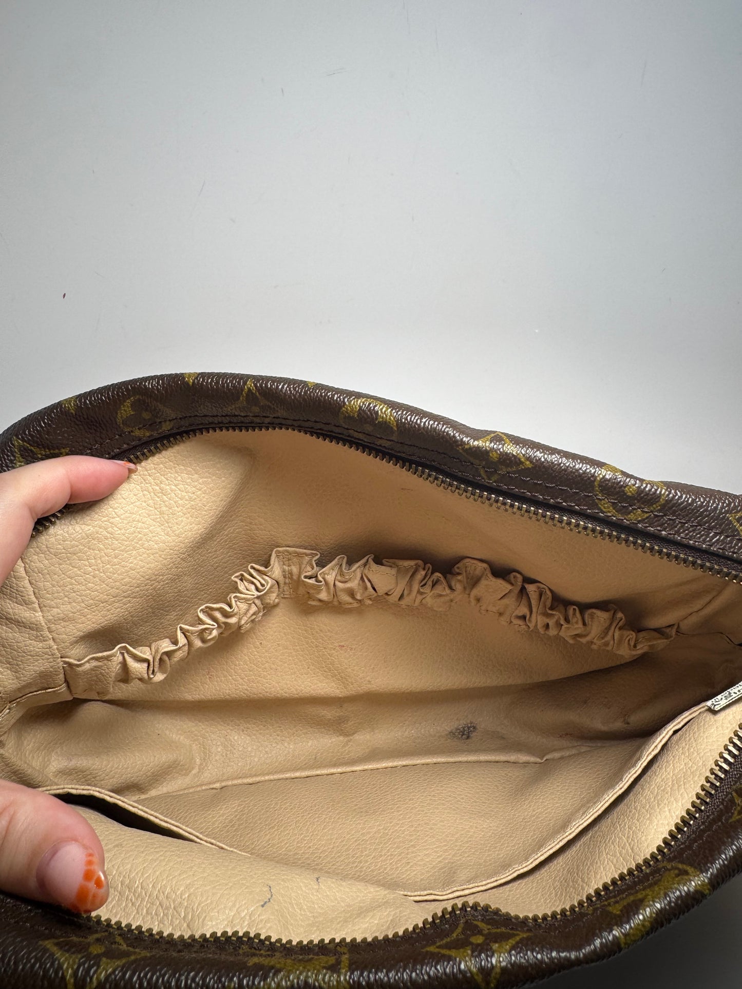 Louis Vuitton Trousse 28 Monogram Cosmetic Bag/Toiletry Bag