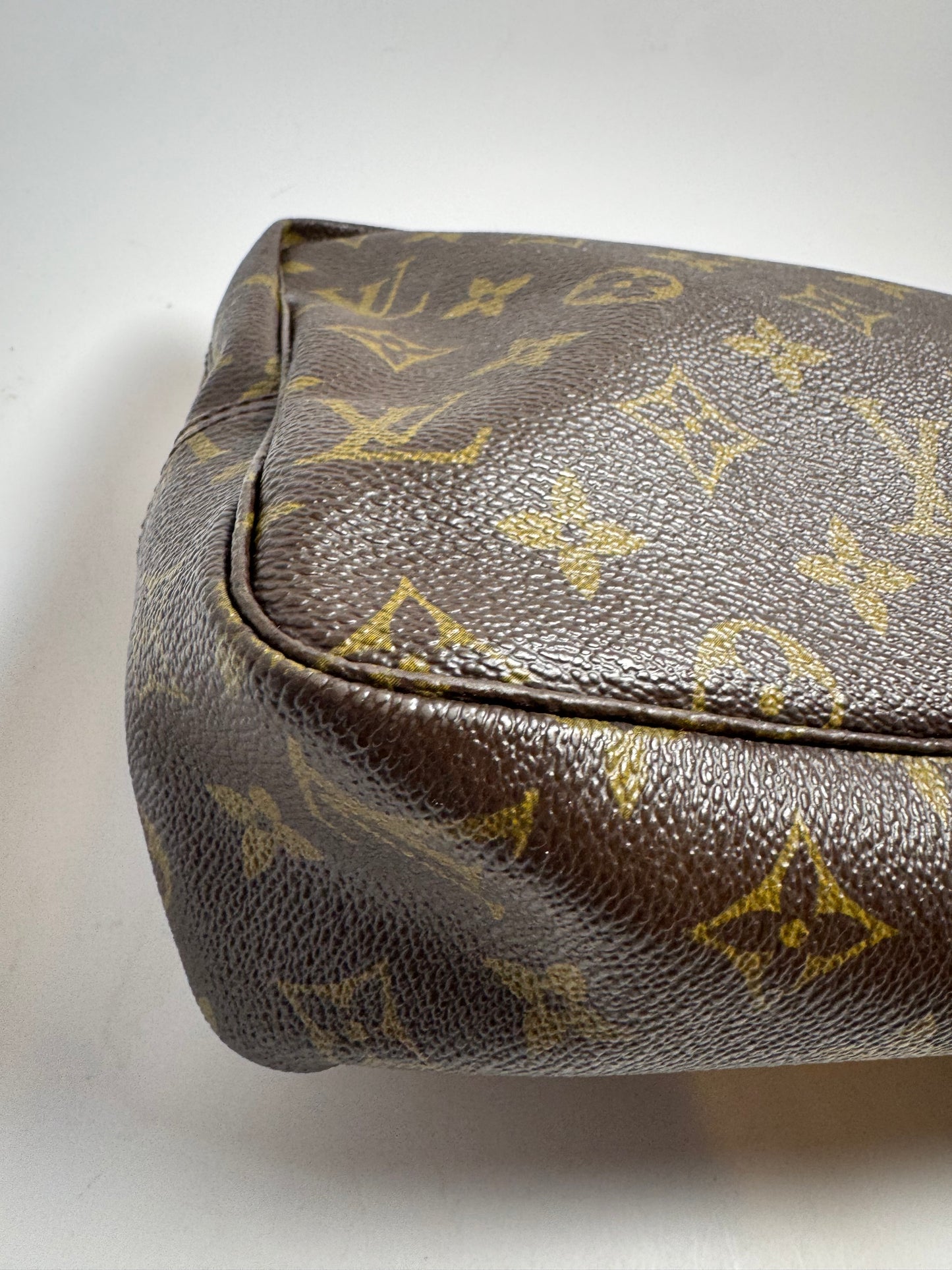 Louis Vuitton Trousse 28 Monogram Cosmetic Bag/Toiletry Bag