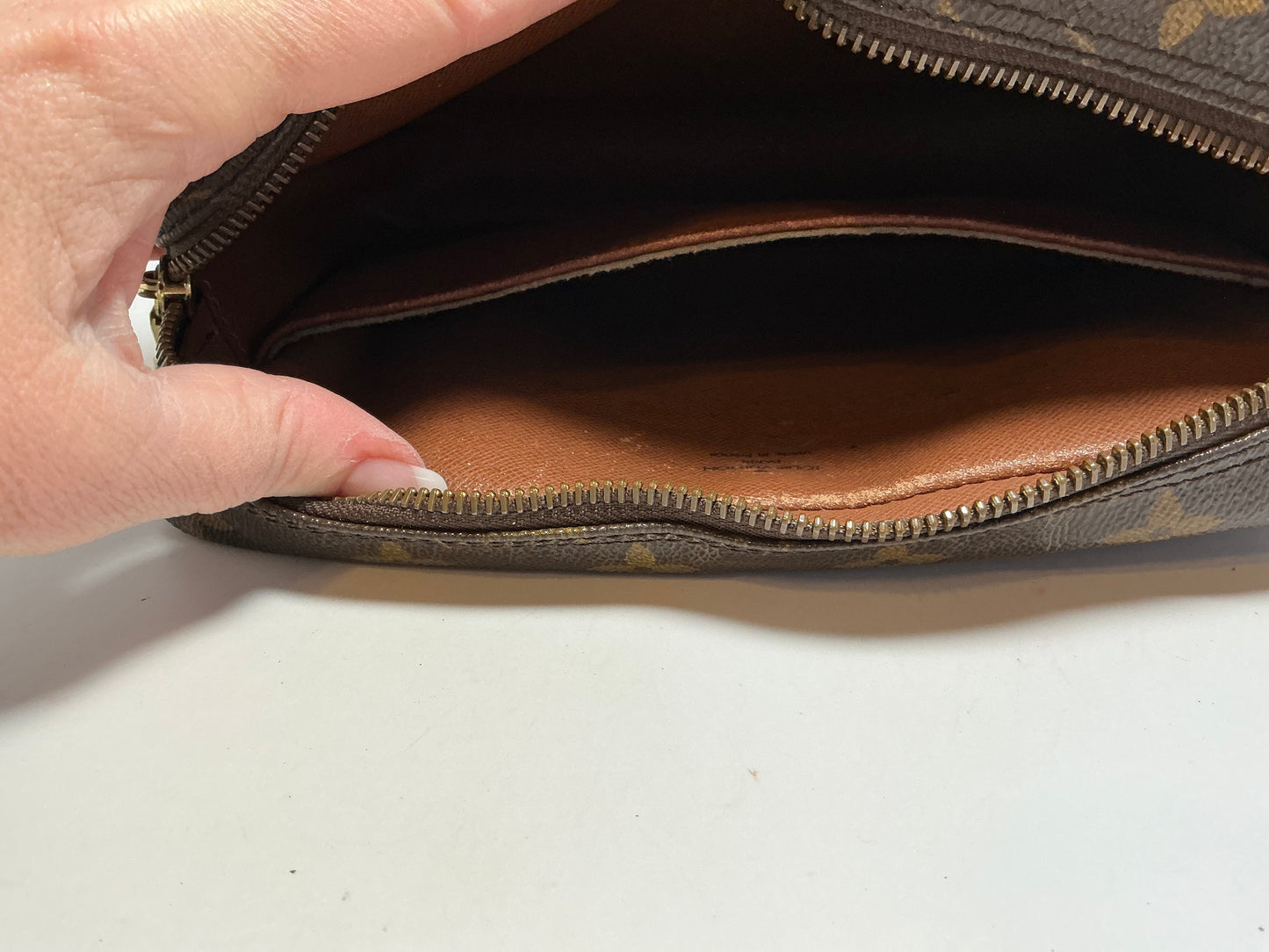 Louis Vuitton Compeigne 23 Monogram Pouch/Toiletry Bag