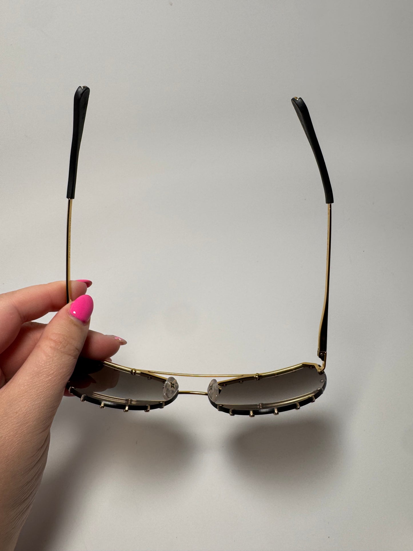 Louis Vuitton The Party Aviator Sunglasses – Gradient Brown with Gold Accents