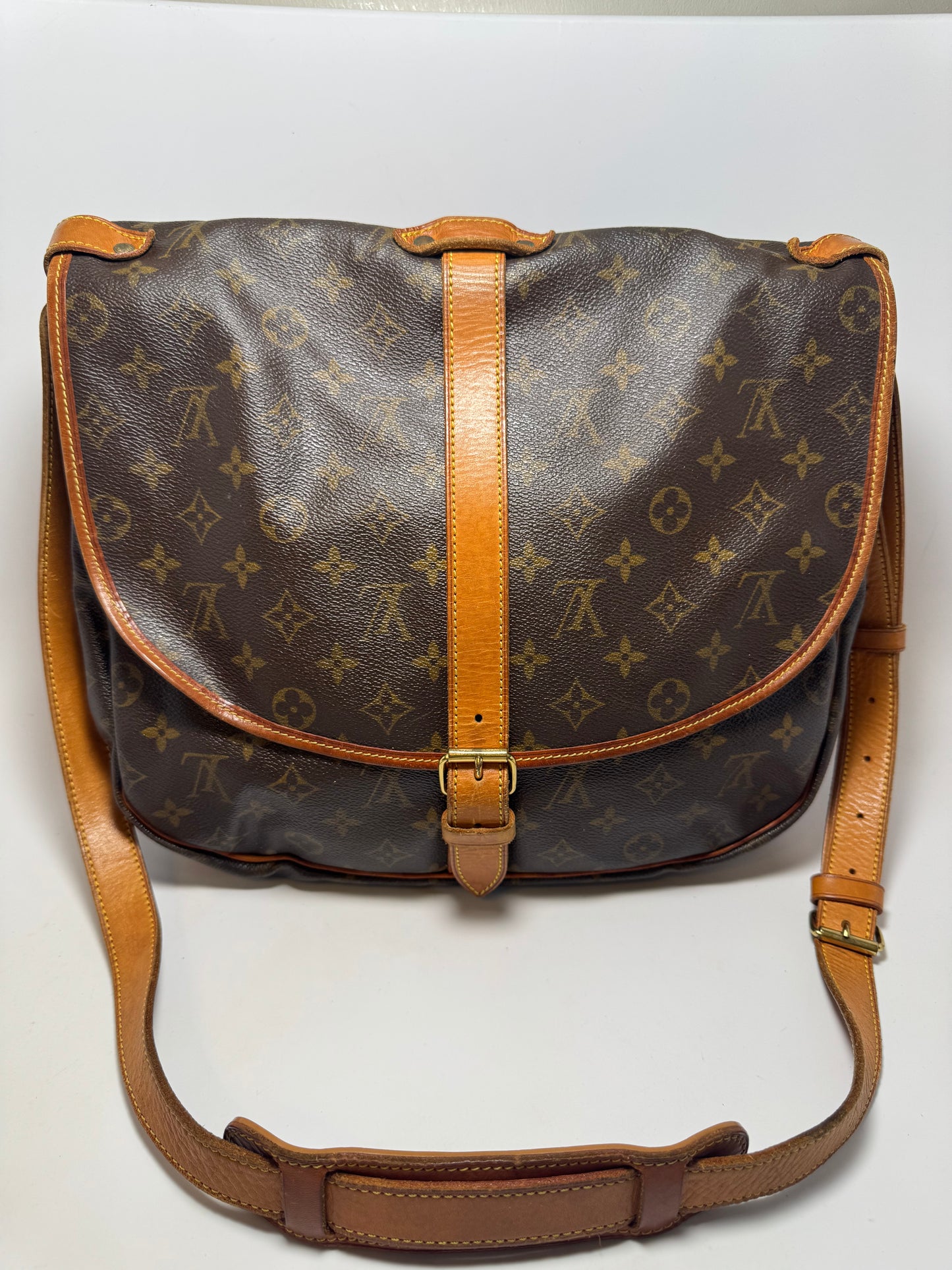 Louis Vuitton Saumur 35 Monogram Crossbody/Shoulder Bag