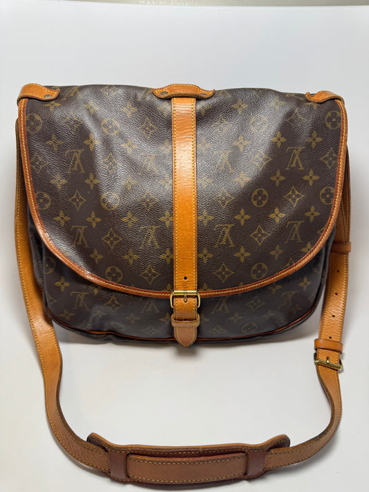 Louis Vuitton Saumur 35 Monogram Crossbody/Shoulder Bag