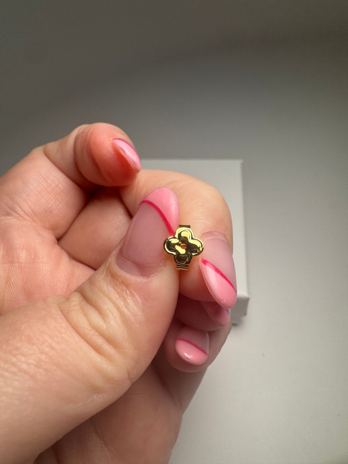 Louis Vuitton Louise by Night Earrings Gold & Crystal