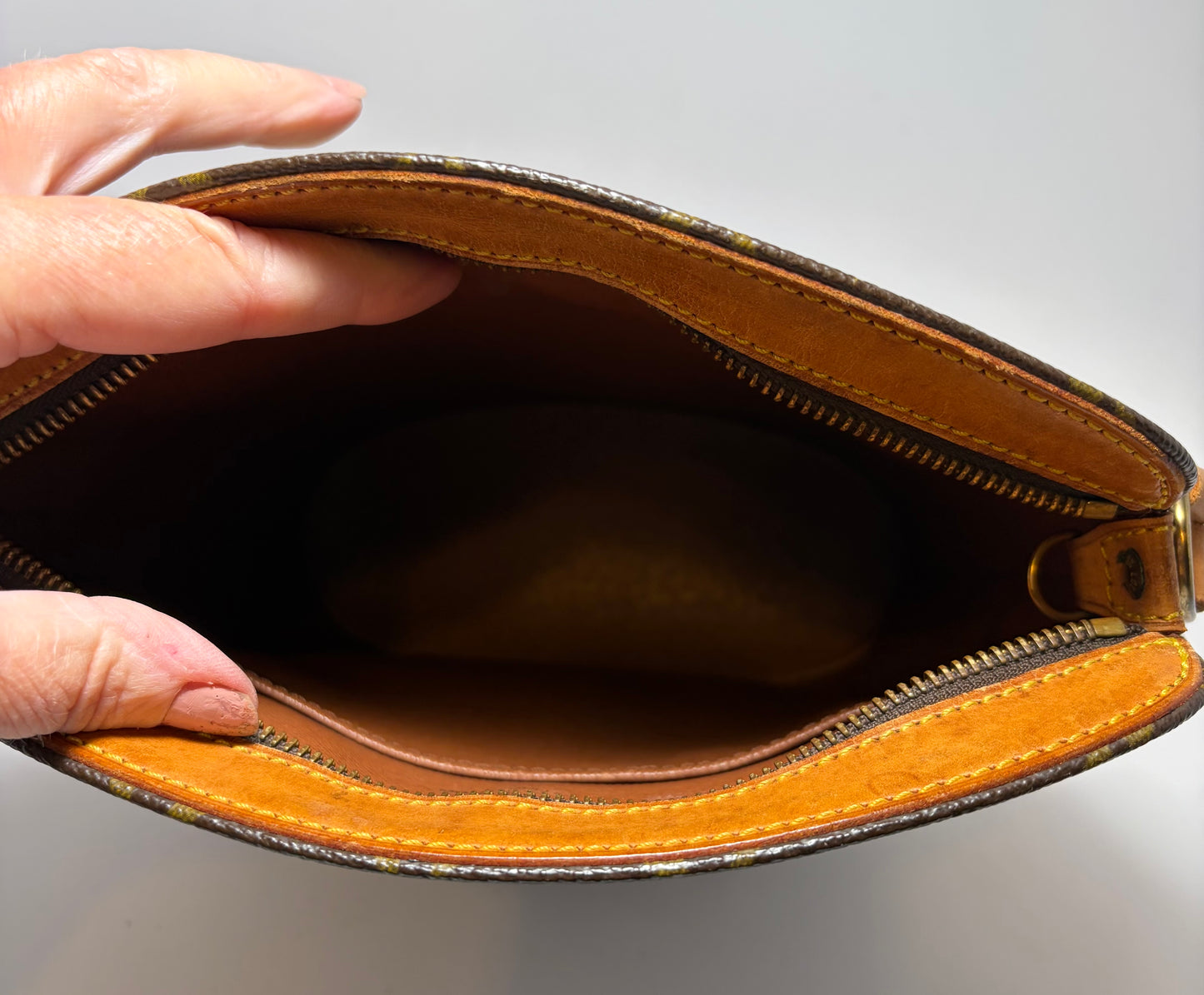 Louis Vuitton Drout Crossbody/Shoulder Bag