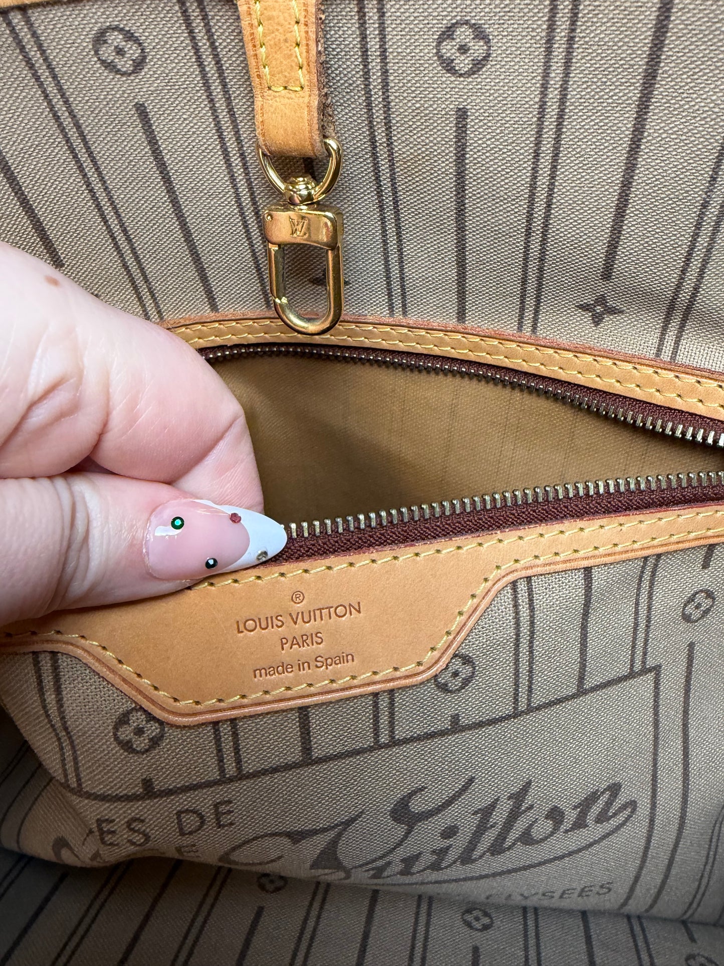 Louis Vuitton Neverfull MM Monogram Tote