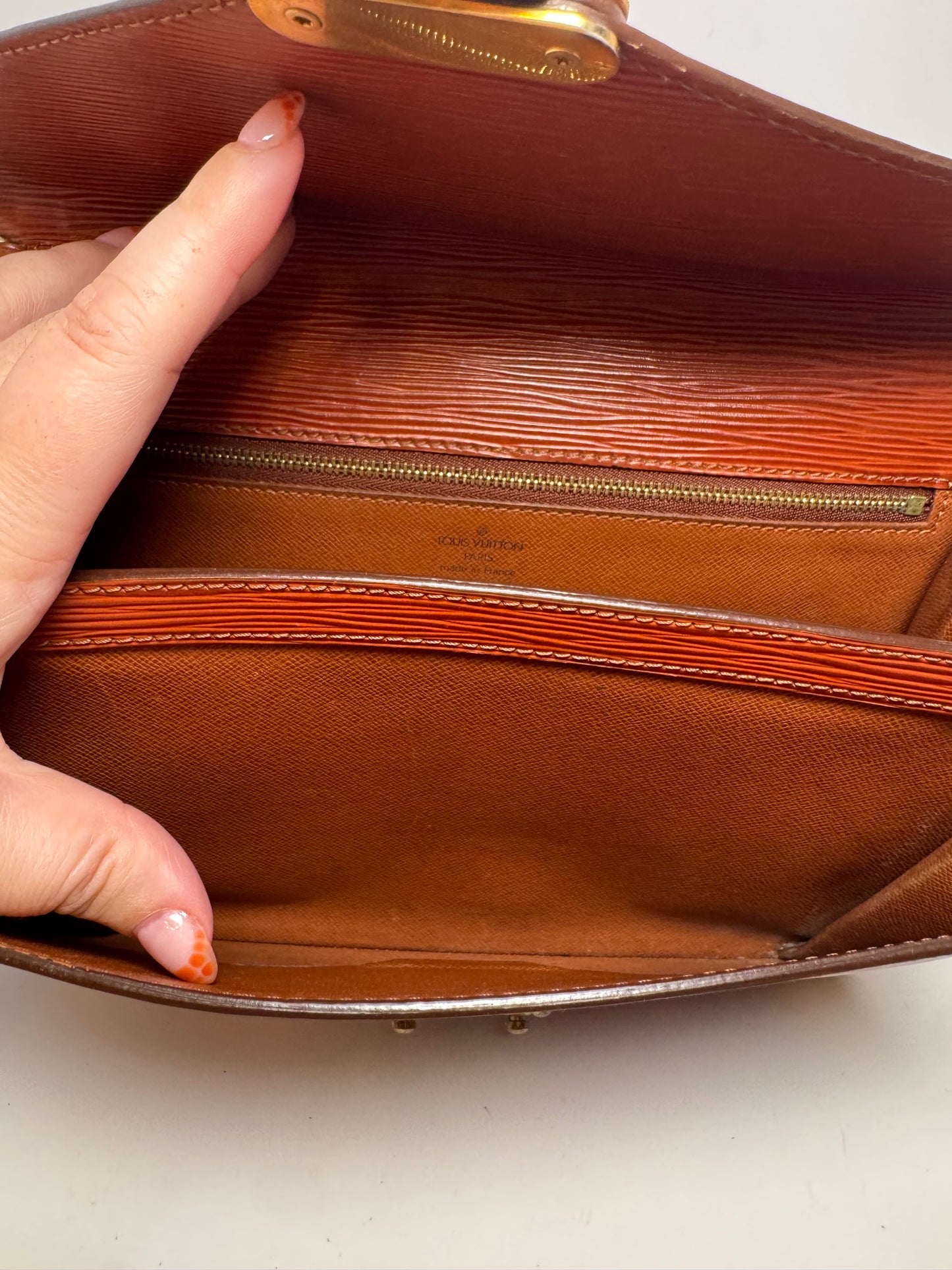 Louis Vuitton Epi Leather Serie Draggone Clutch - Fair condition