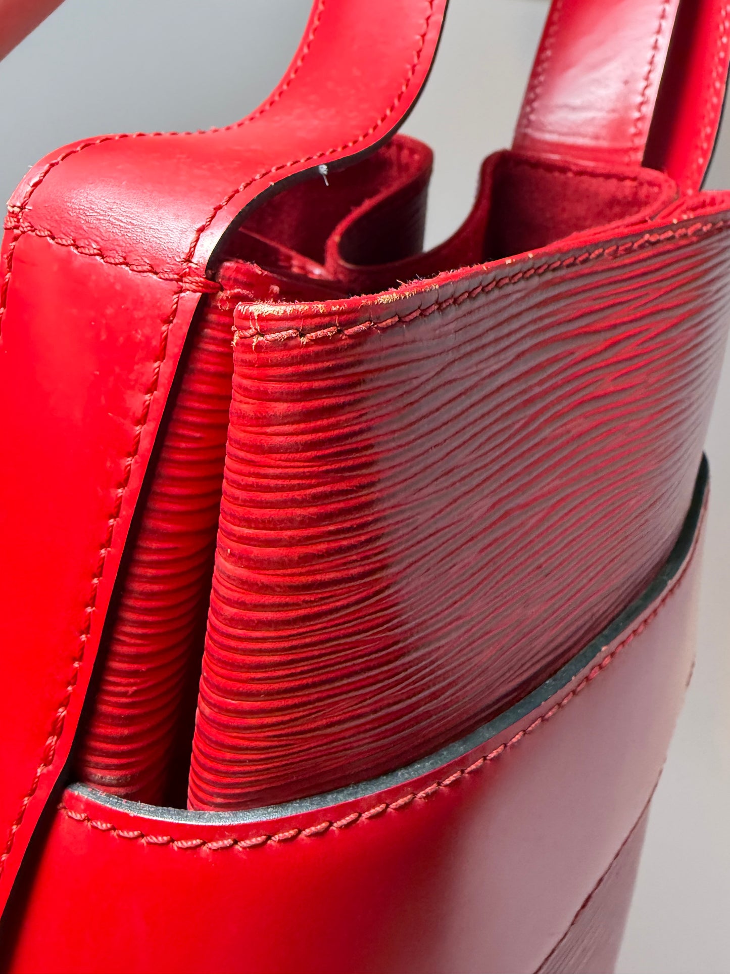 Louis Vuitton Sac D’Epaule GM Castillan Red Epi Leather Shoulder Bag