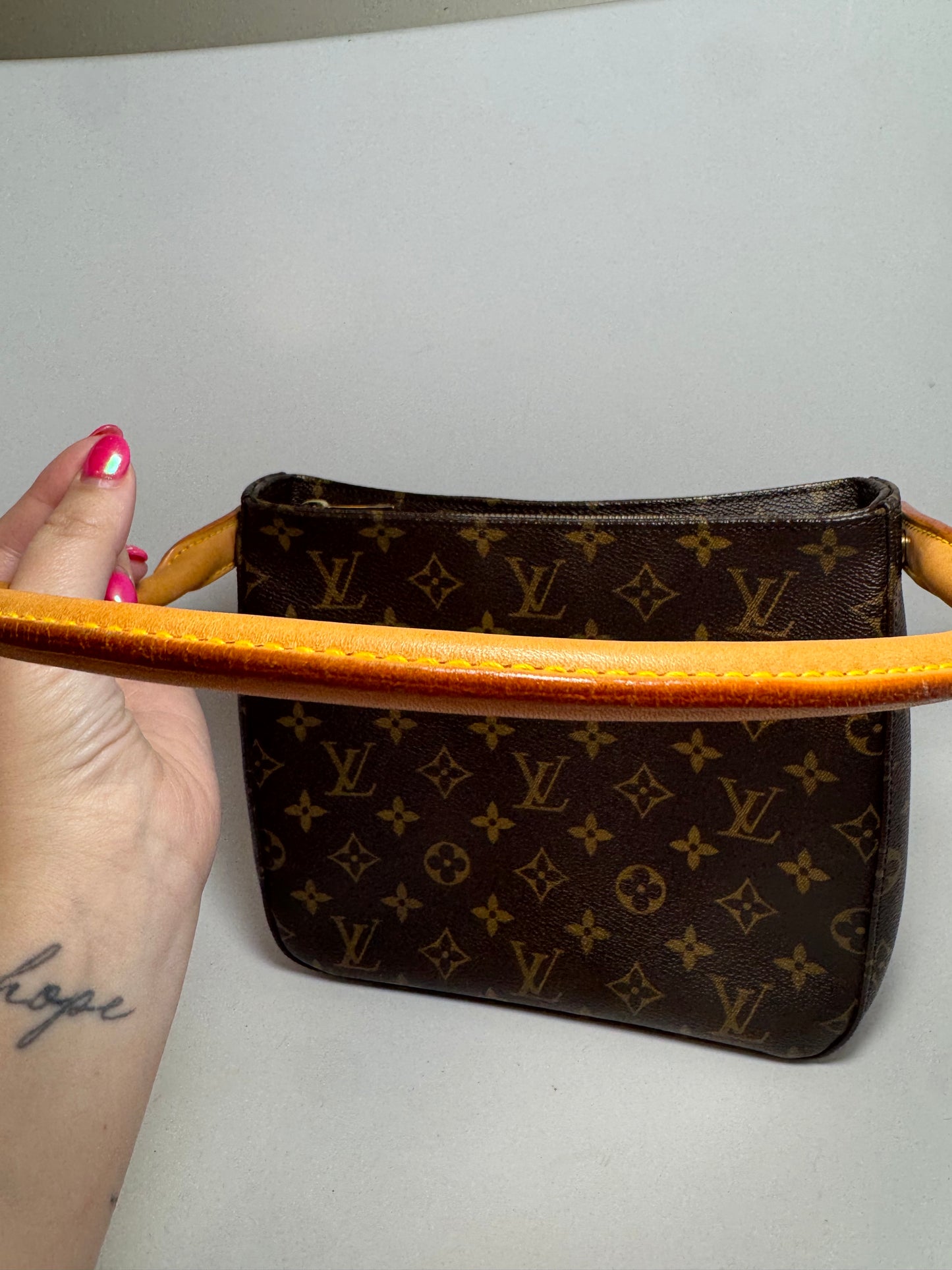 Louis Vuitton Looping MM Monogram Shoulder Bag