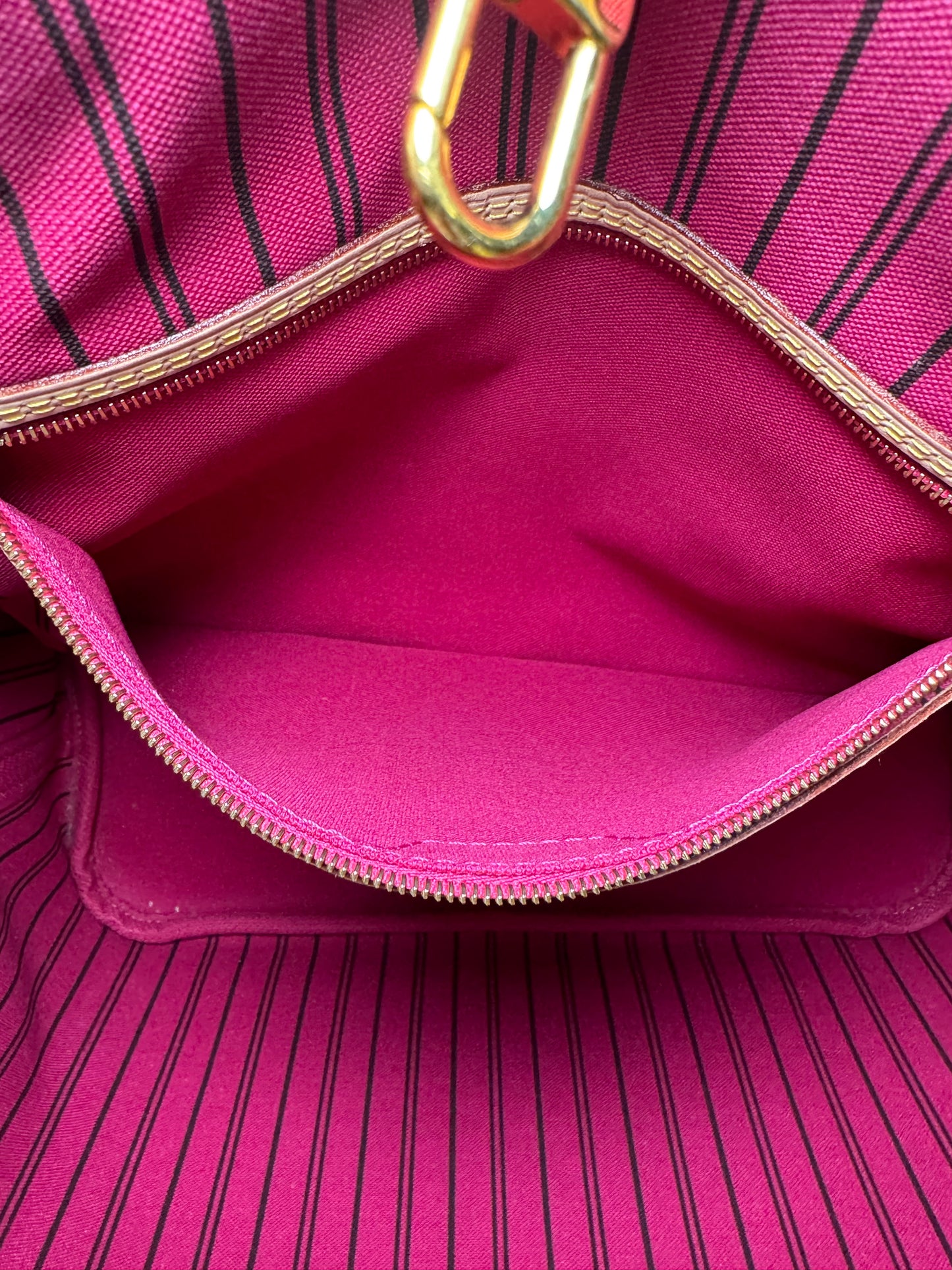 Louis Vuitton Neverfull MM Monogram Pivoine Interior – 2020 France