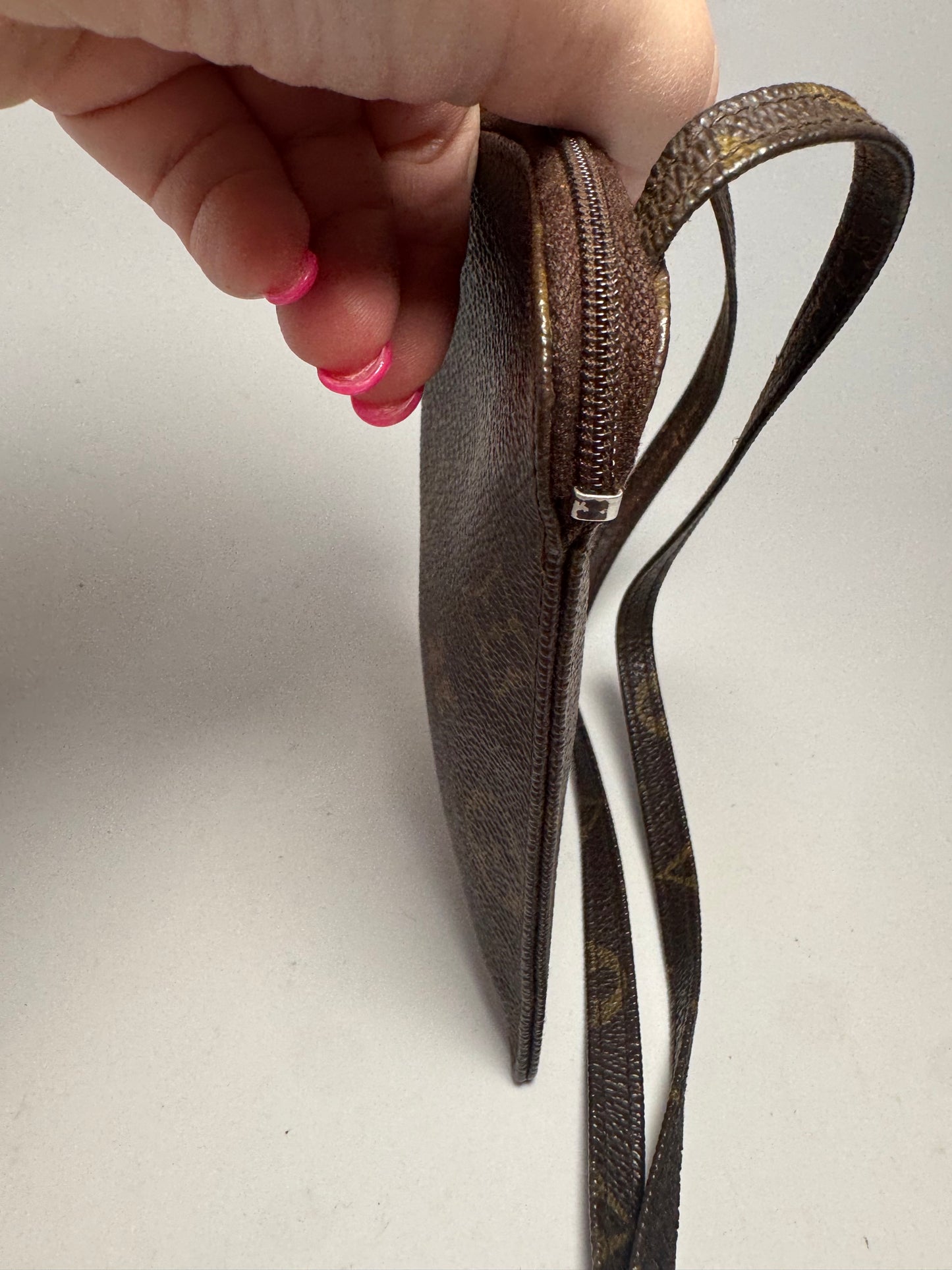 Louis Vuitton Monogram Pochette Secret Crossbody/Passport Holder Travel Bag