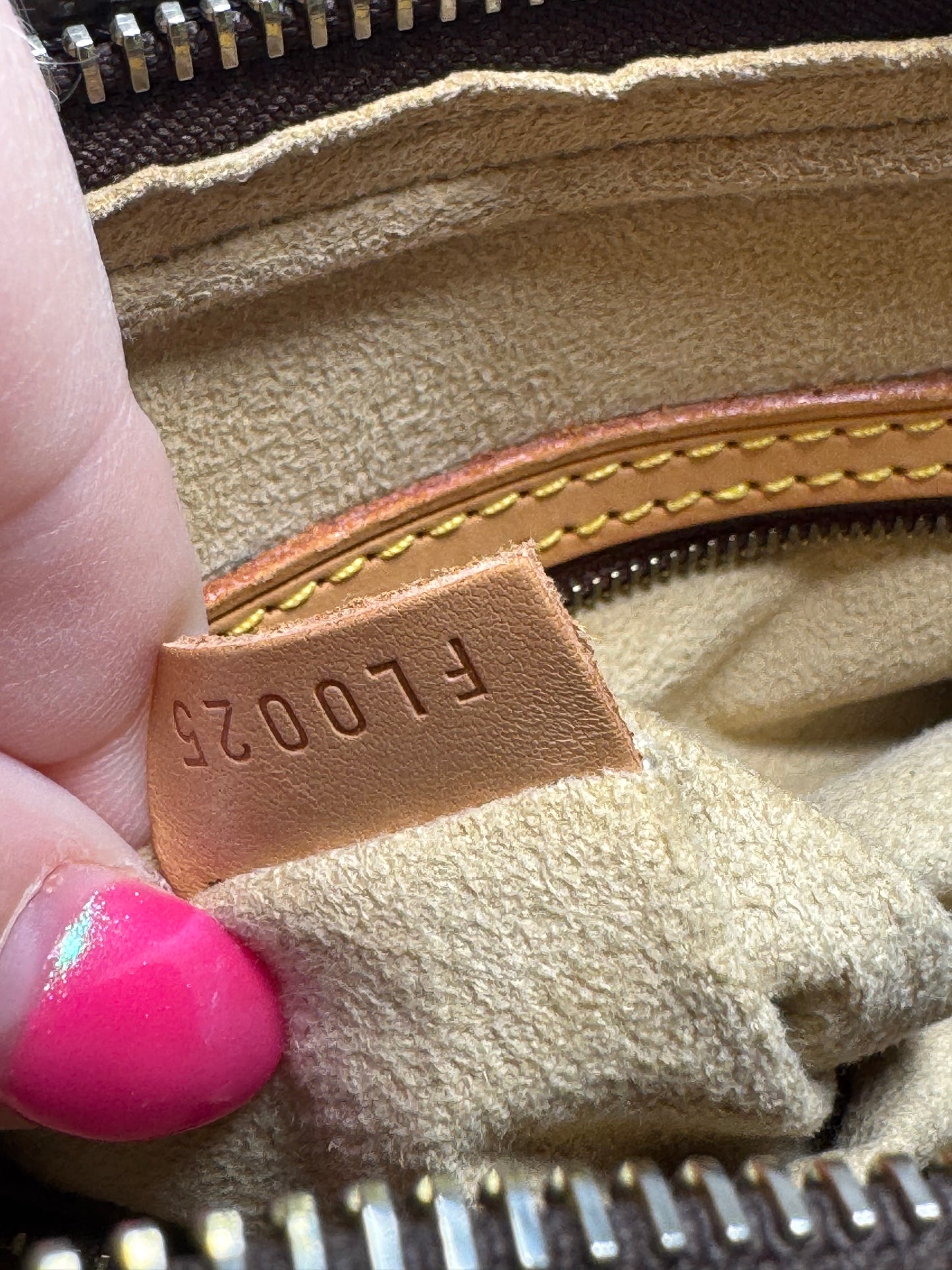 Louis Vuitton Looping MM Monogram Shoulder Bag