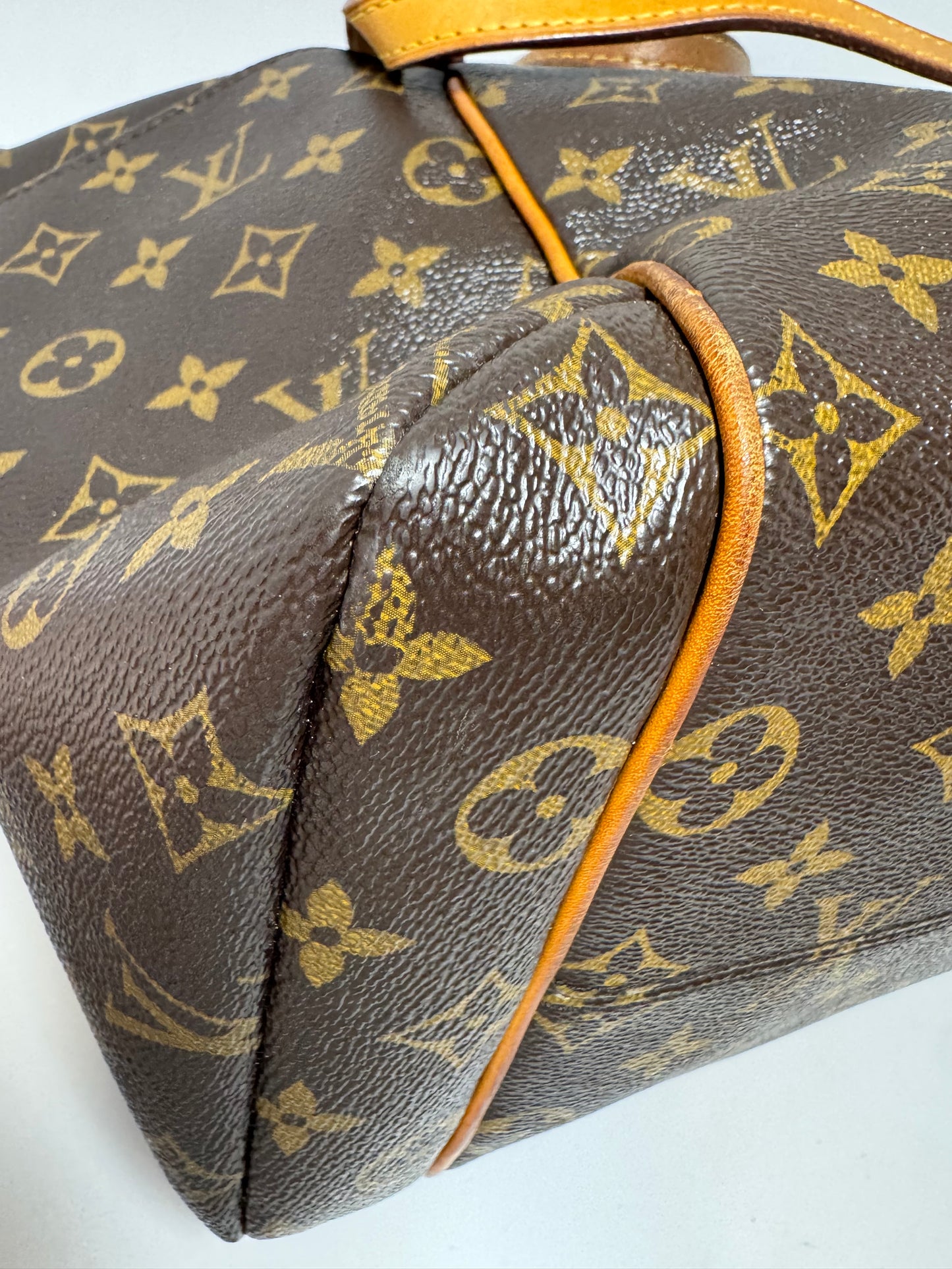 Louis Vuitton Totally MM Monogram Tote