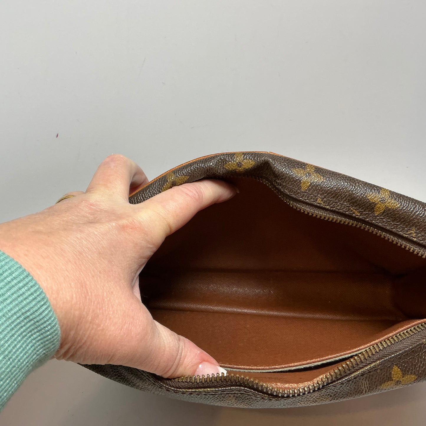 Louis Vuitton Compeigne 23 Monogram Pouch/Toiletry Bag