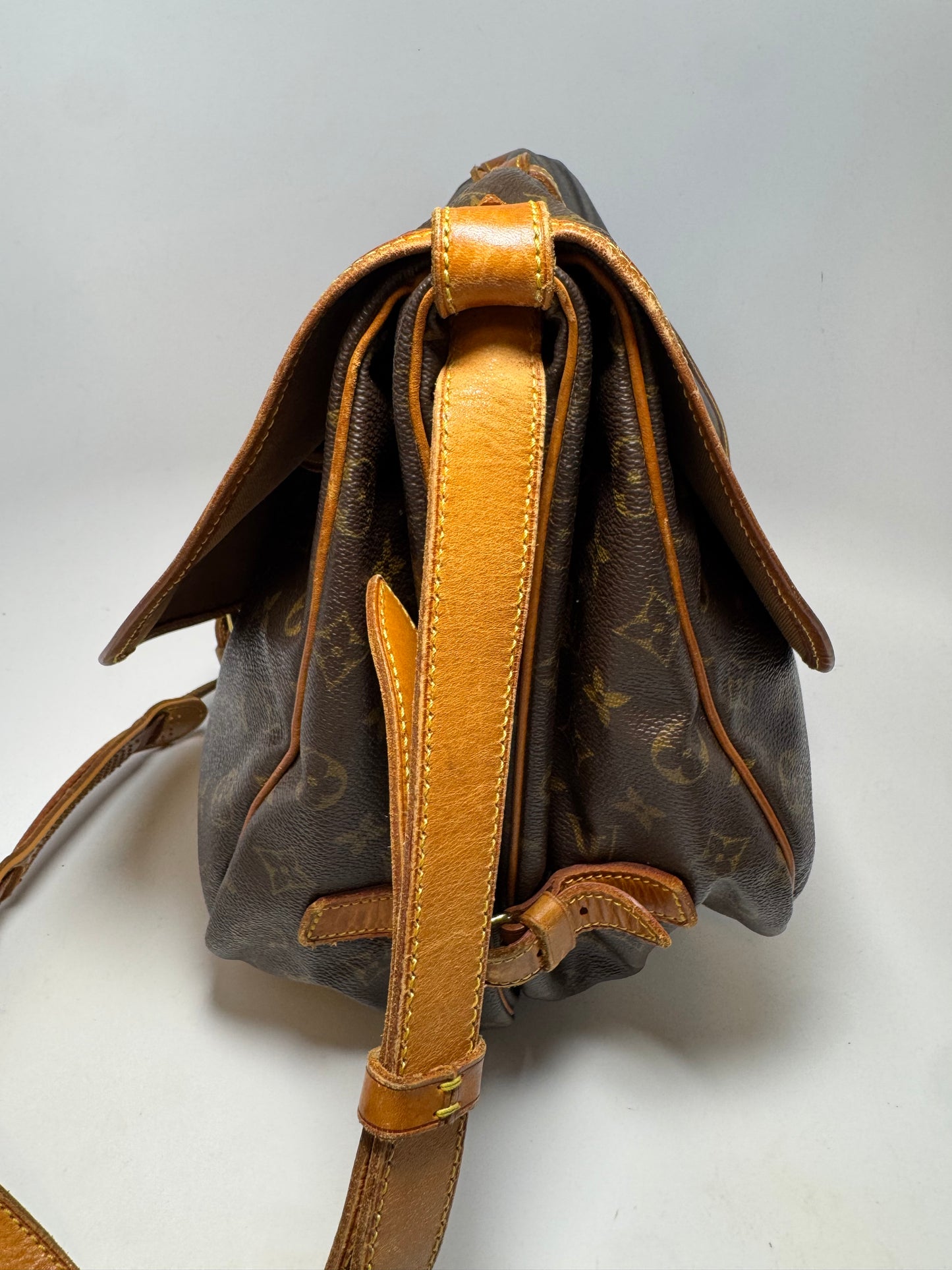 Louis Vuitton Saumur 35 Monogram Crossbody/Shoulder Bag