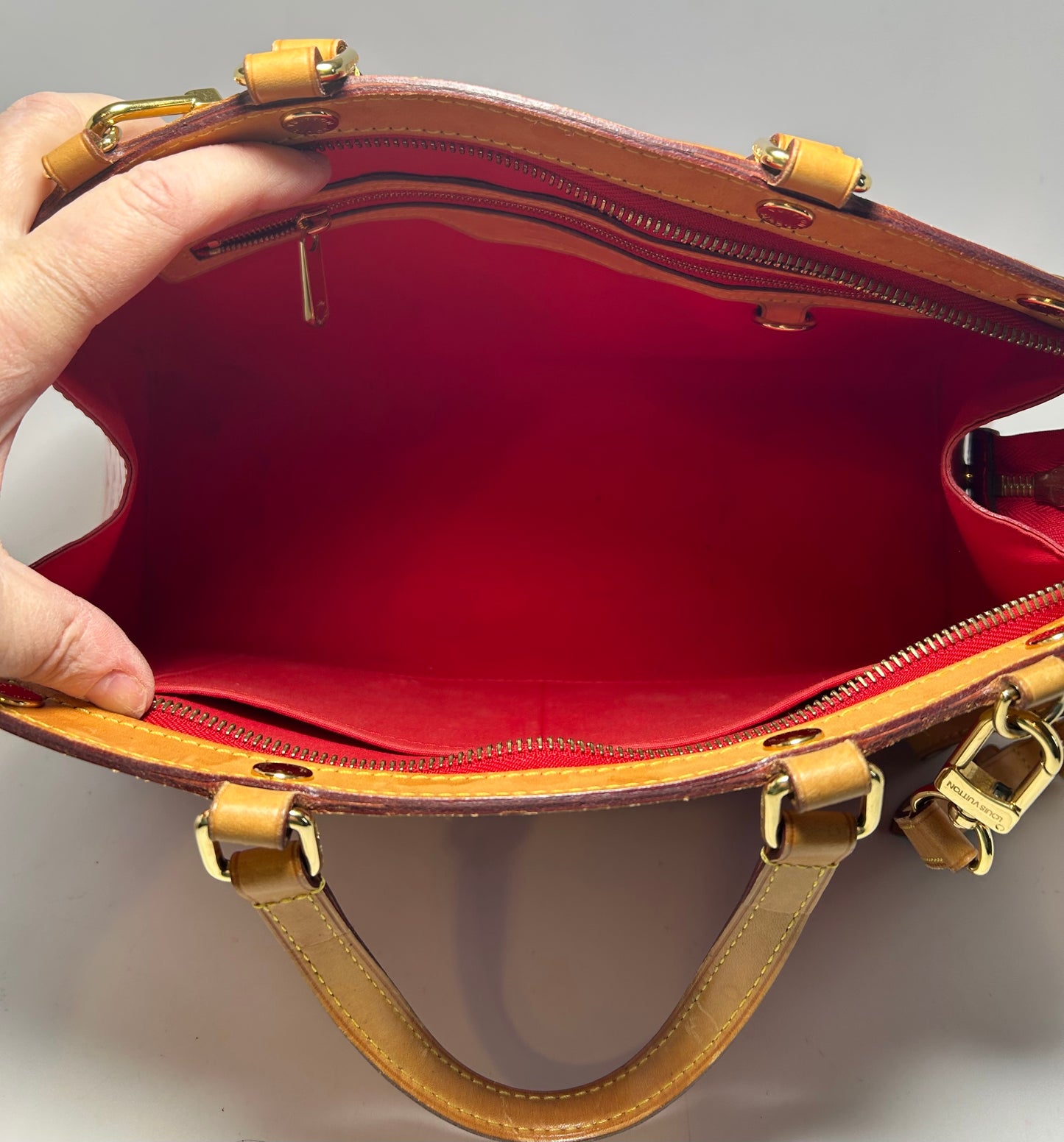 Louis Vuitton Brea MM Rose Red Vernis Leather Bag/Shoulder Bag